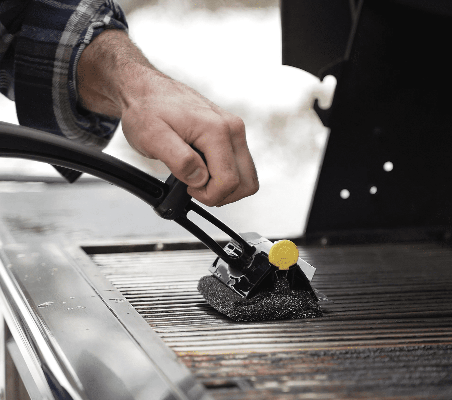 This Scrub Daddy Brush Is the Secret to a Spotless Grill (It's on