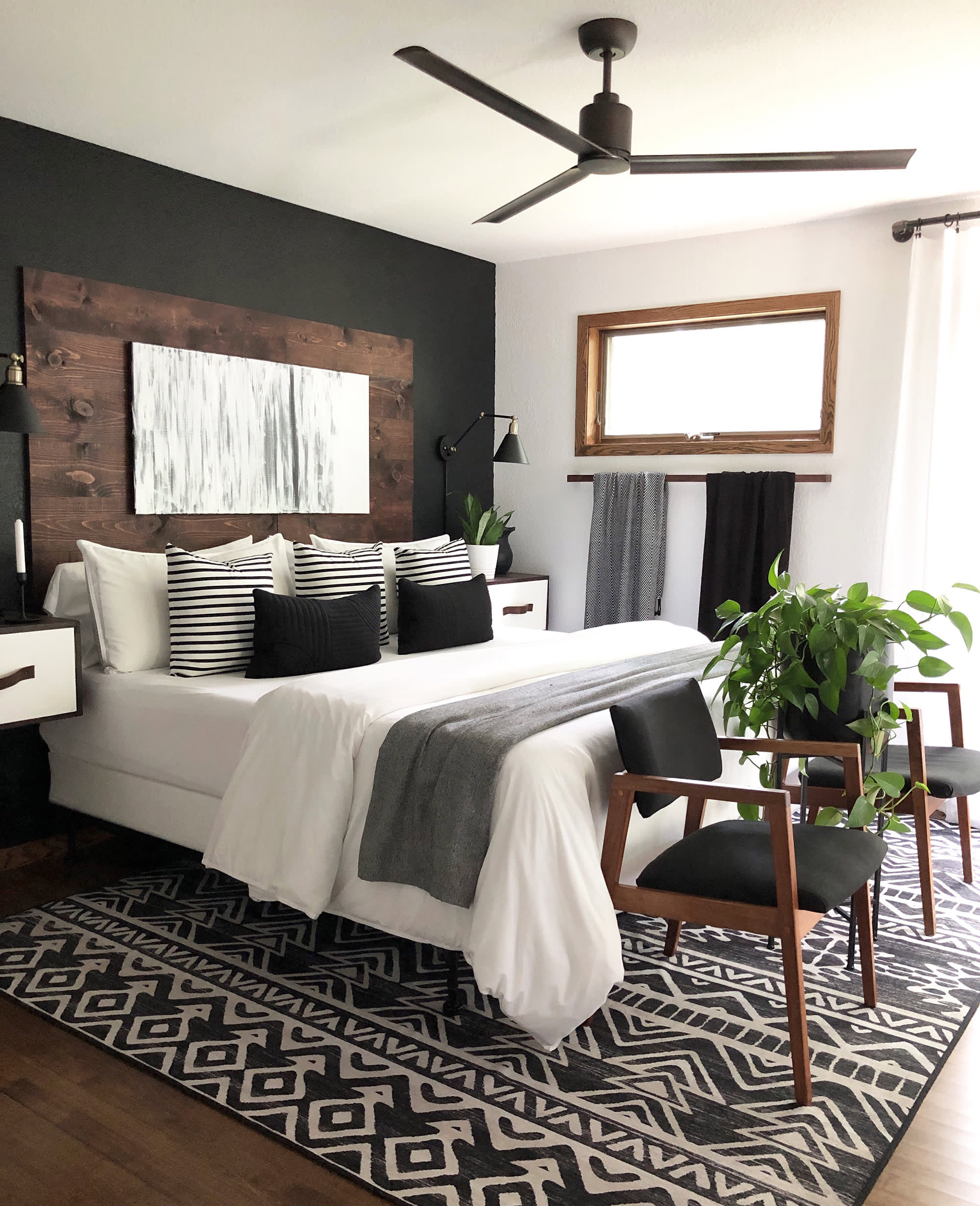 15 Black and White Bedroom Ideas (With Inspiring Photos ...