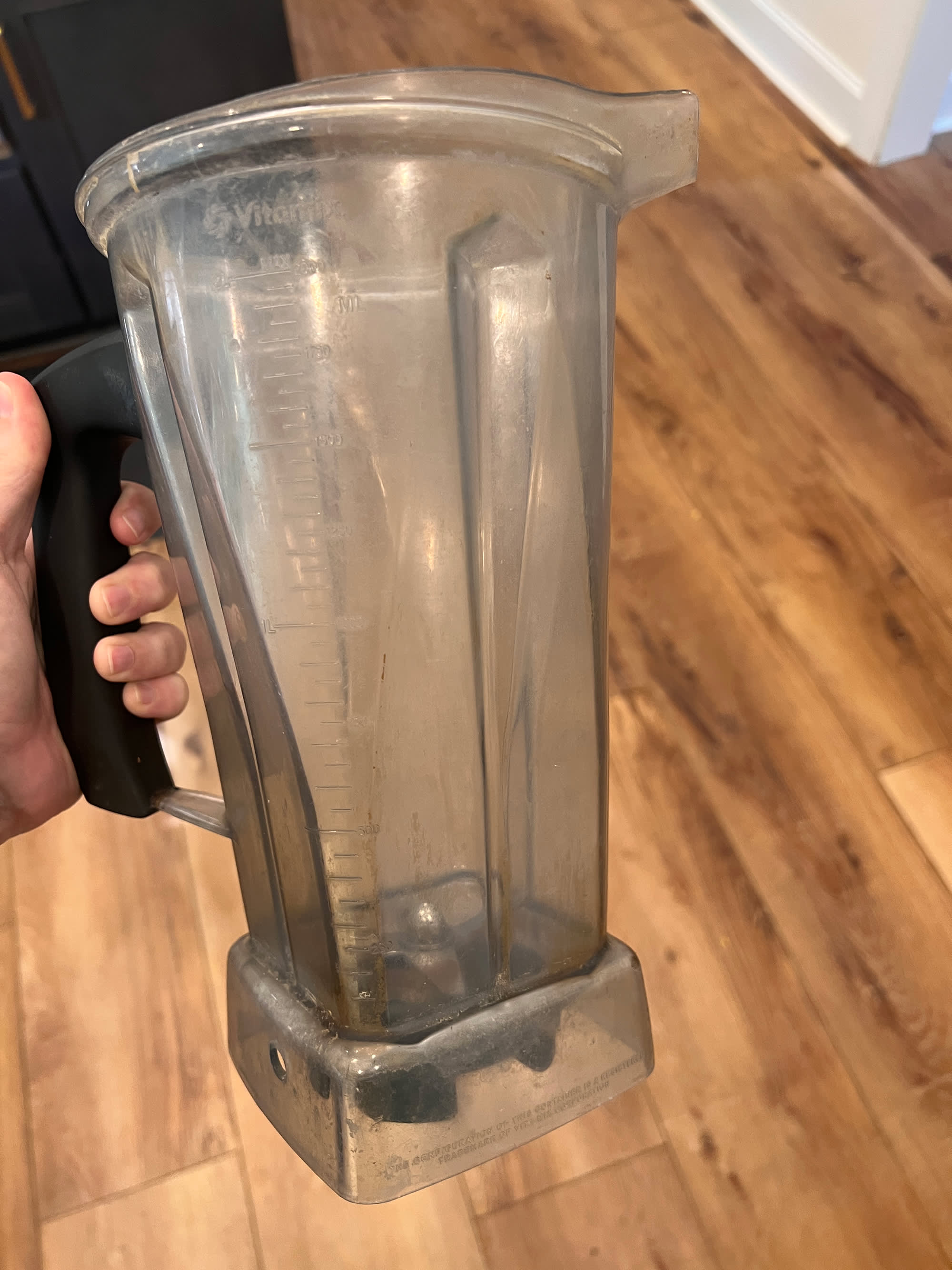 https://cdn.apartmenttherapy.info/image/upload/v1687273611/k/Edit/2023-06-this-method-finally-got-my-cloudy-blender-clear/this-method-finally-got-my-cloudy-blender-clear-3742.jpg