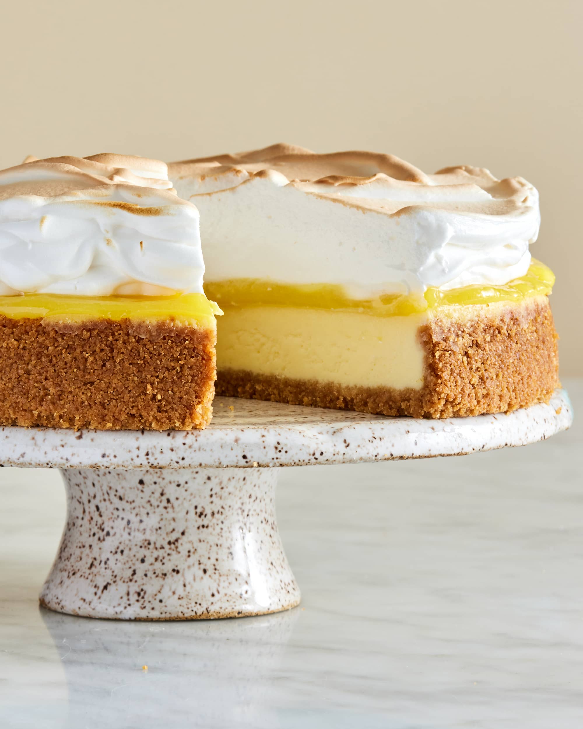 https://cdn.apartmenttherapy.info/image/upload/v1688591912/k/Photo/Recipes/2023-07-lemon-meringue-cheesecake/Lemon-Meringue-Cheesecake_09500jpg.jpg