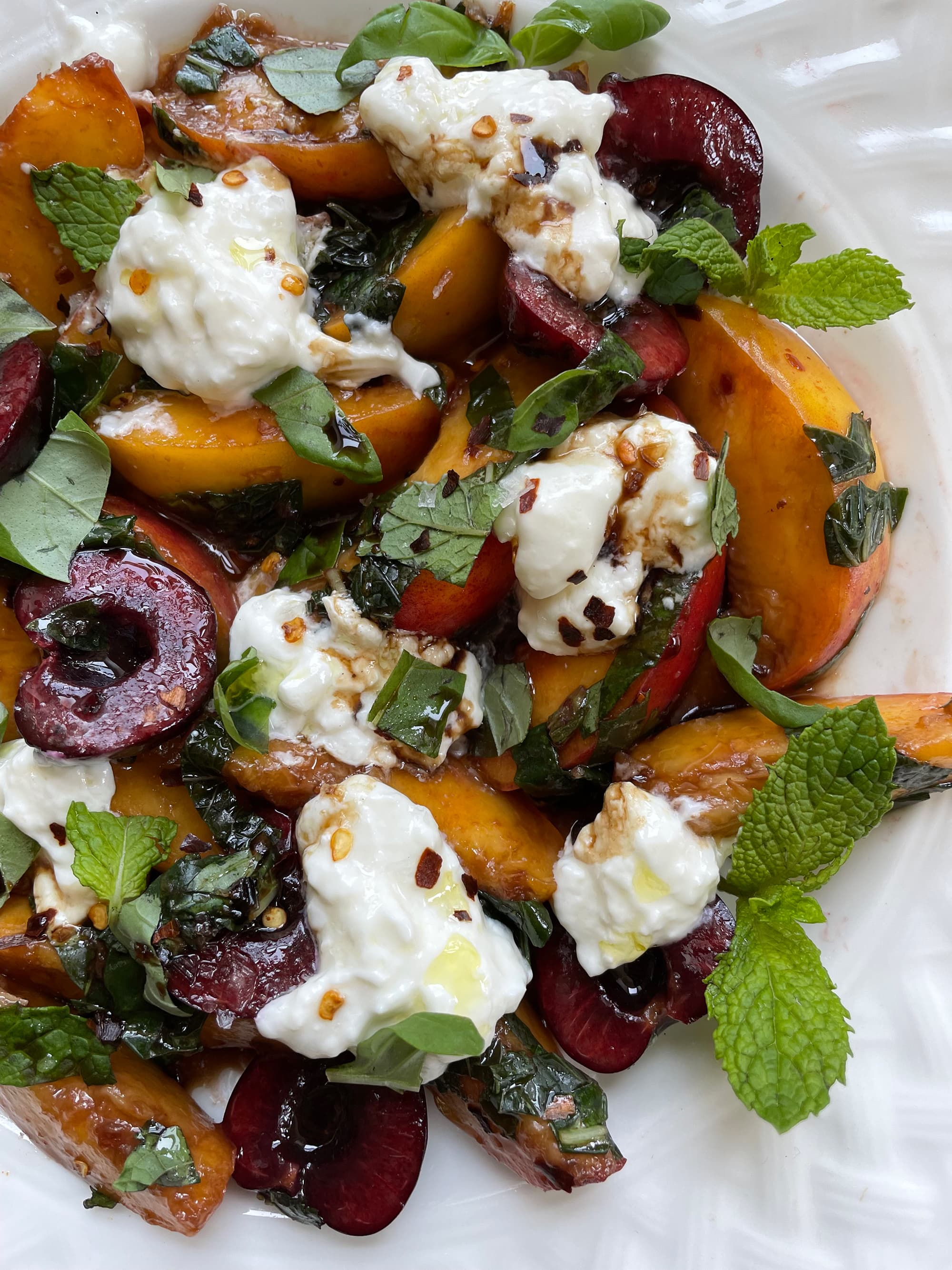 https://cdn.apartmenttherapy.info/image/upload/v1689011497/k/Edit/2023-07-peach-cherry-burrata-salad/peach-cherry-burrata-salad-9901.jpg