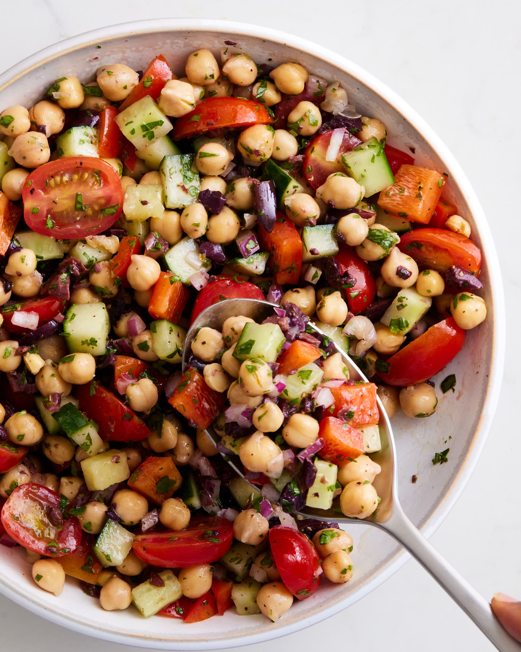 https://cdn.apartmenttherapy.info/image/upload/v1689705986/k/2023-07-chickpea-salad/Chickpea-Salad_017.jpg