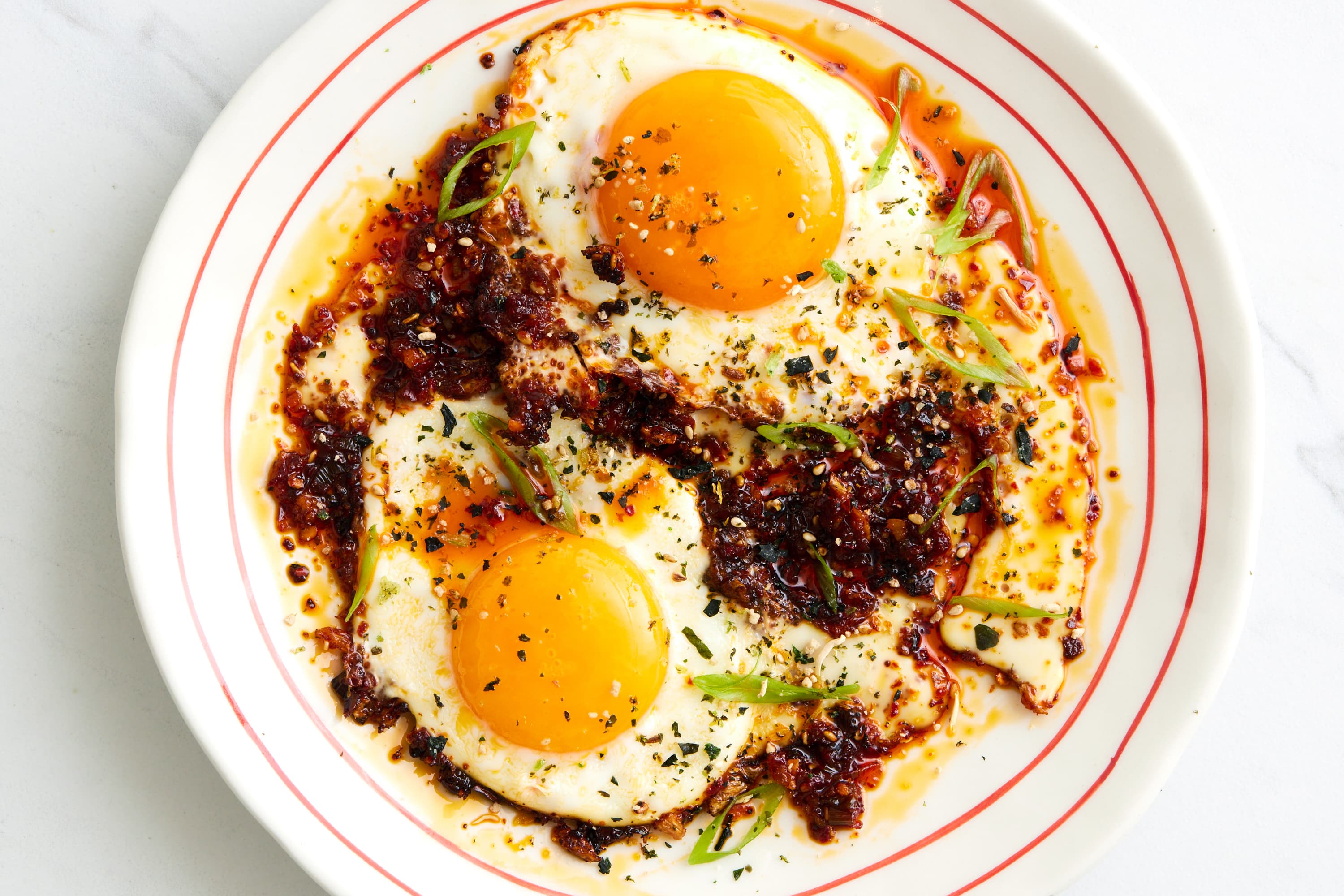 https://cdn.apartmenttherapy.info/image/upload/v1690476782/k/2023-07-chili-crisp-fried-eggs/edits/Chili-Crisp-Fried-Eggs_155_2.jpg