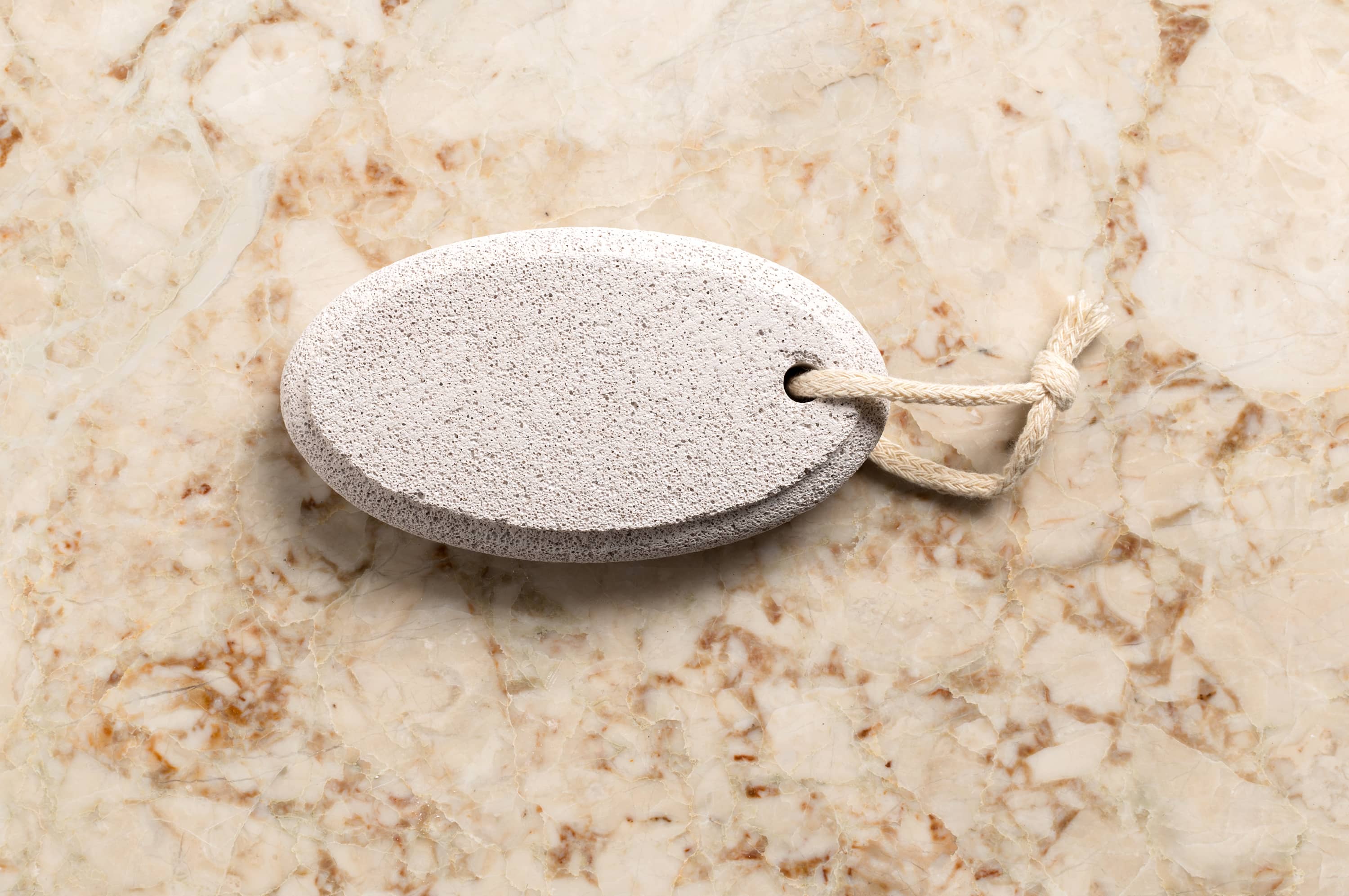 10 Easy Ways to Remove Lint from Clothes