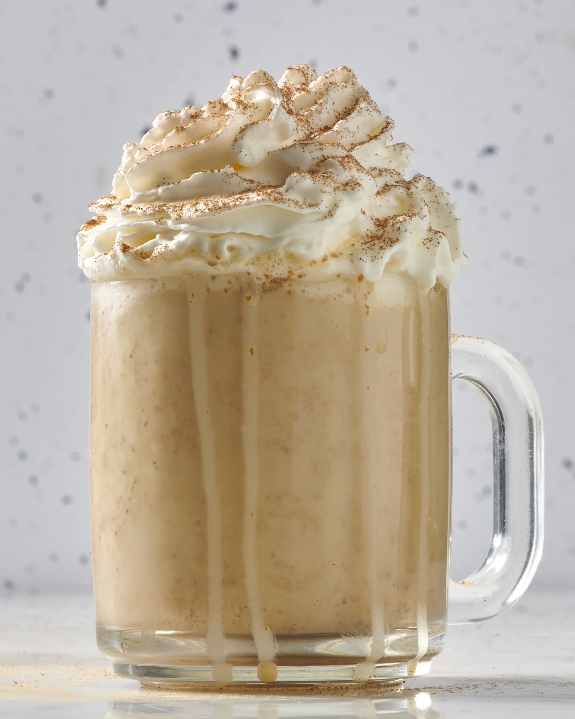 https://cdn.apartmenttherapy.info/image/upload/v1691508907/k/2023-07-how-to-pumpkin-spiced-latte/how-to-pumpkin-spiced-latte-370.jpg