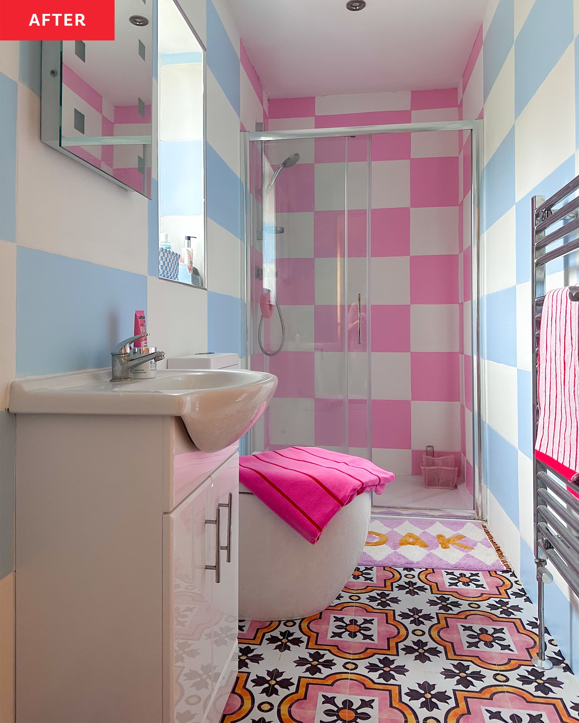 A Bathroom's Builder-Grade Tile Gets a DIY Checkered Glow-Up | Apartment  Therapy, image size:2000x2500