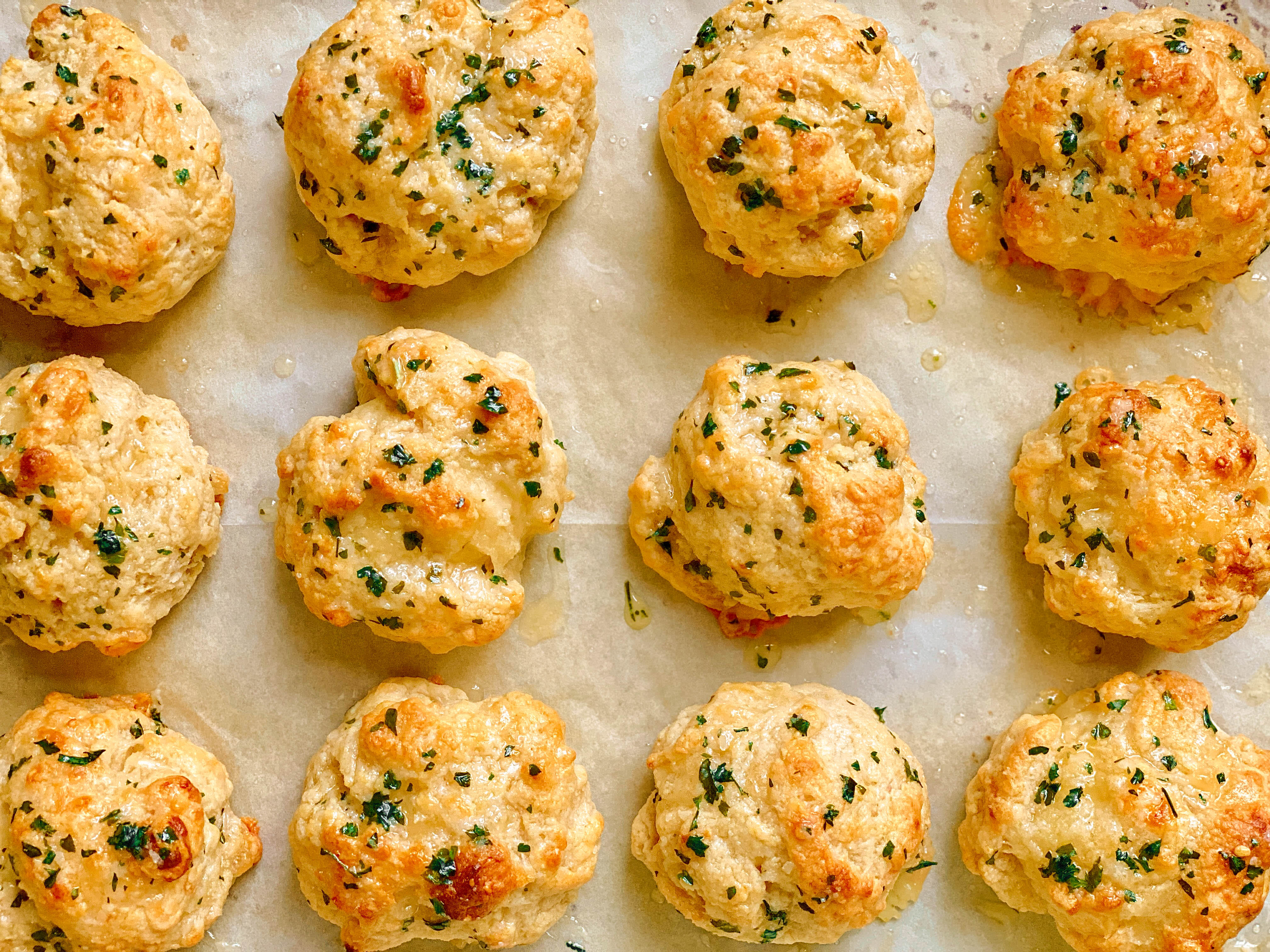 Easy Cheddar Bay Biscuits (Red Lobster Copycat) - House of Nash Eats