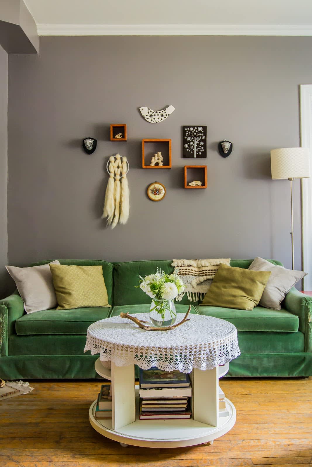 25 Welcoming Green Living Room Decor Ideas - Shelterness