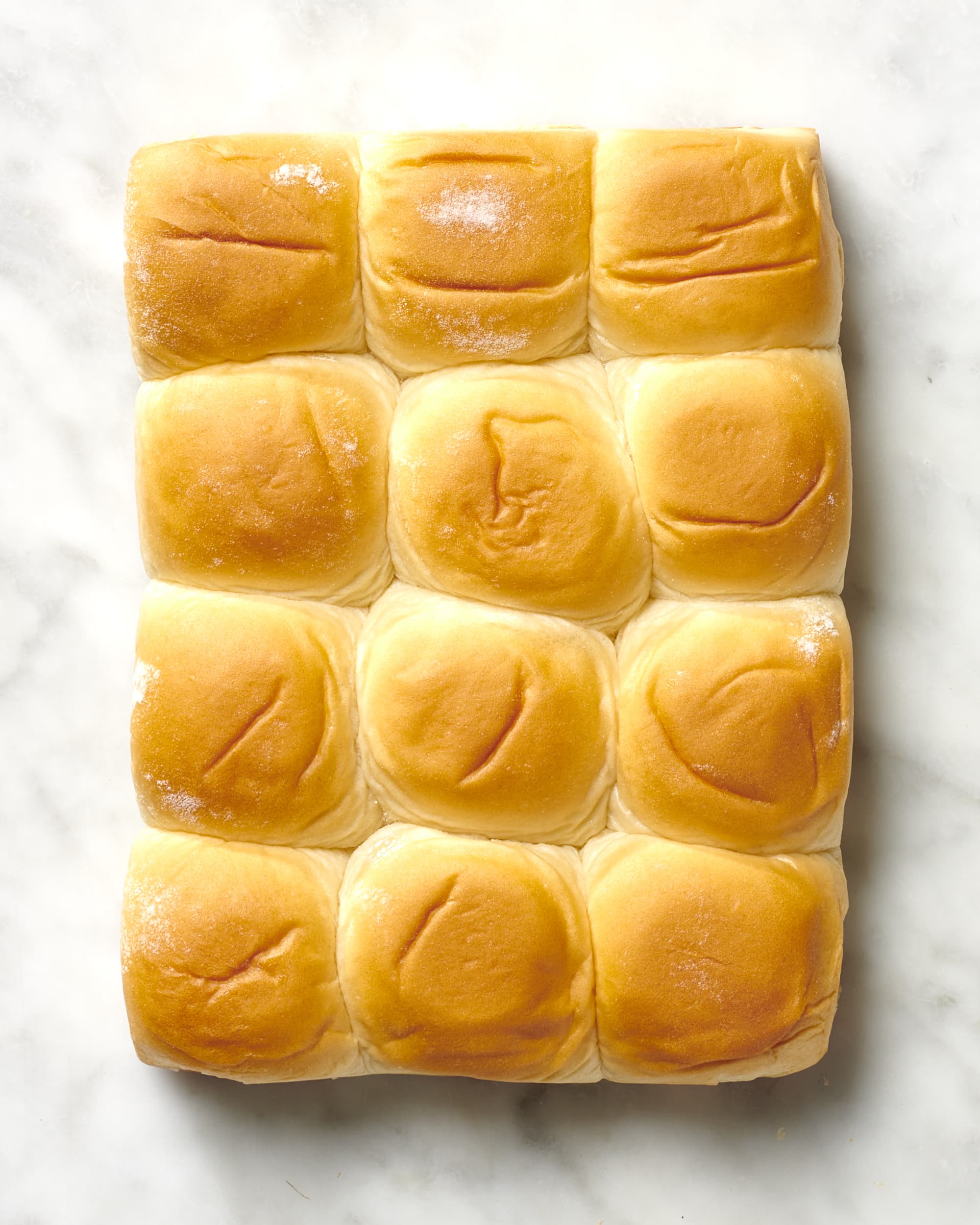 https://cdn.apartmenttherapy.info/image/upload/v1694457187/k/Photo/Series/2023-09-types-of-bread/Hawaiian-rolls-187.jpg