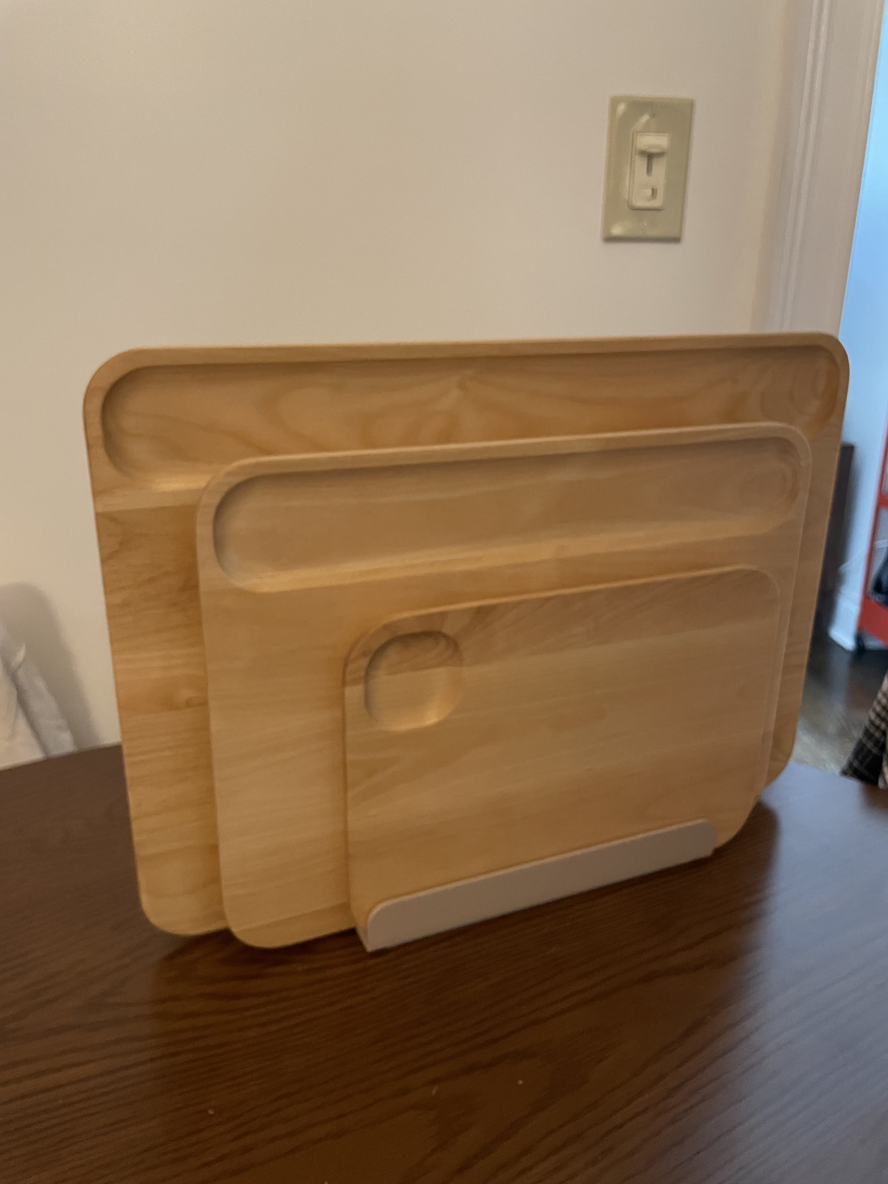 https://cdn.apartmenttherapy.info/image/upload/v1694723678/commerce/caraway-cutting-board-1.jpg
