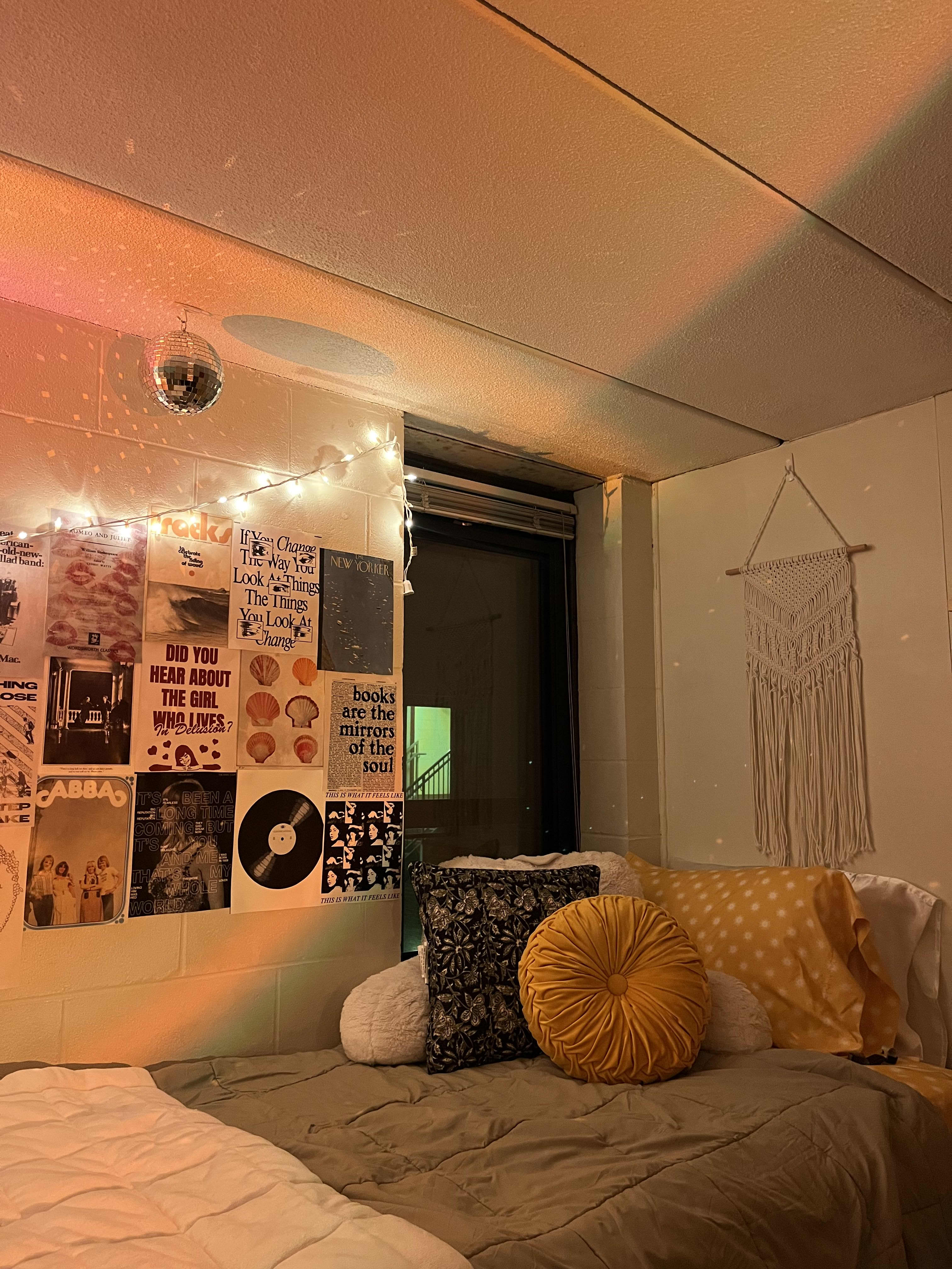 dorm room ideas for girls two beds