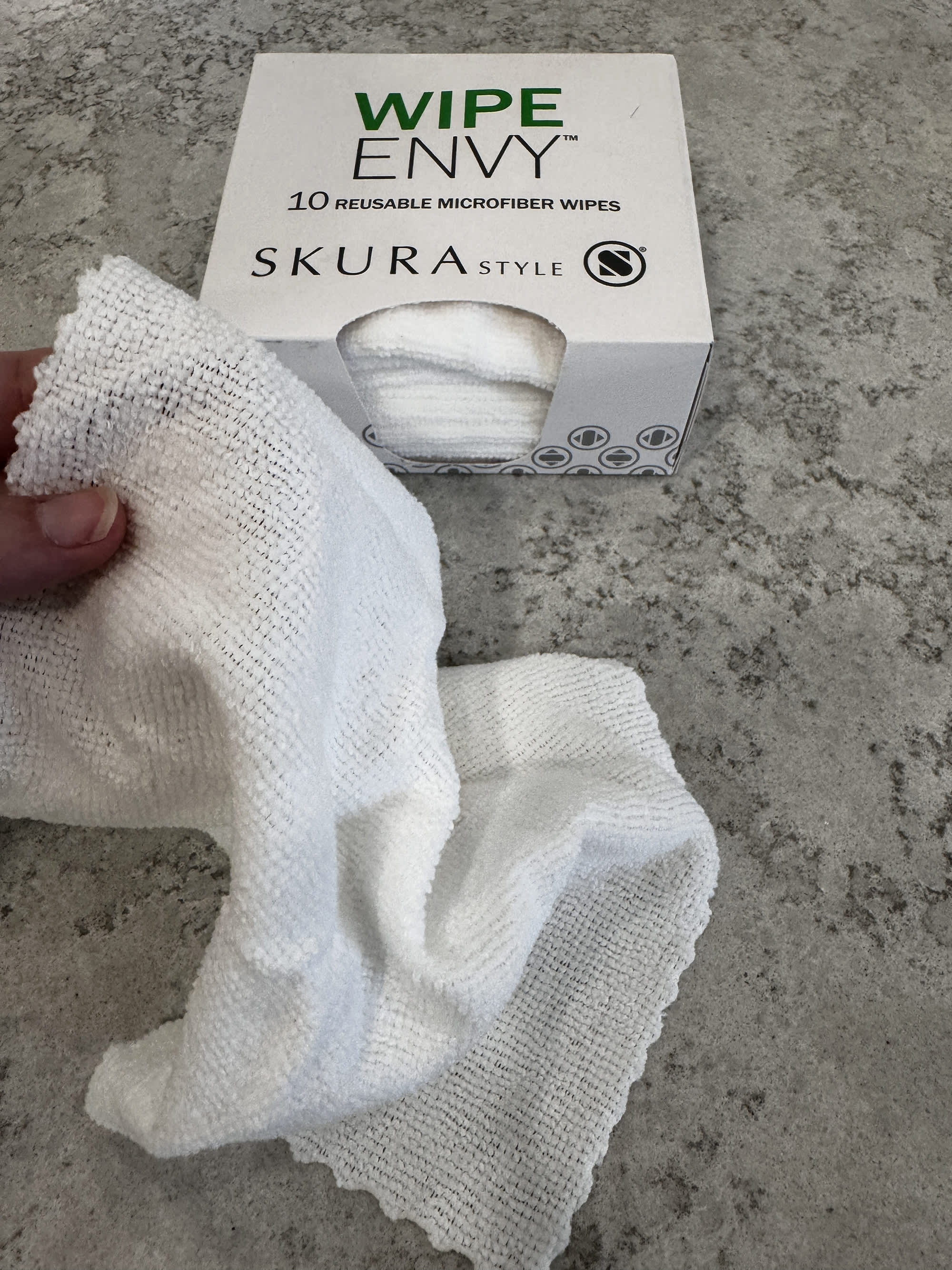 https://cdn.apartmenttherapy.info/image/upload/v1696969059/k/Edit/2023-10-skura-microfiber-wipes/skura-wipe-1.jpg