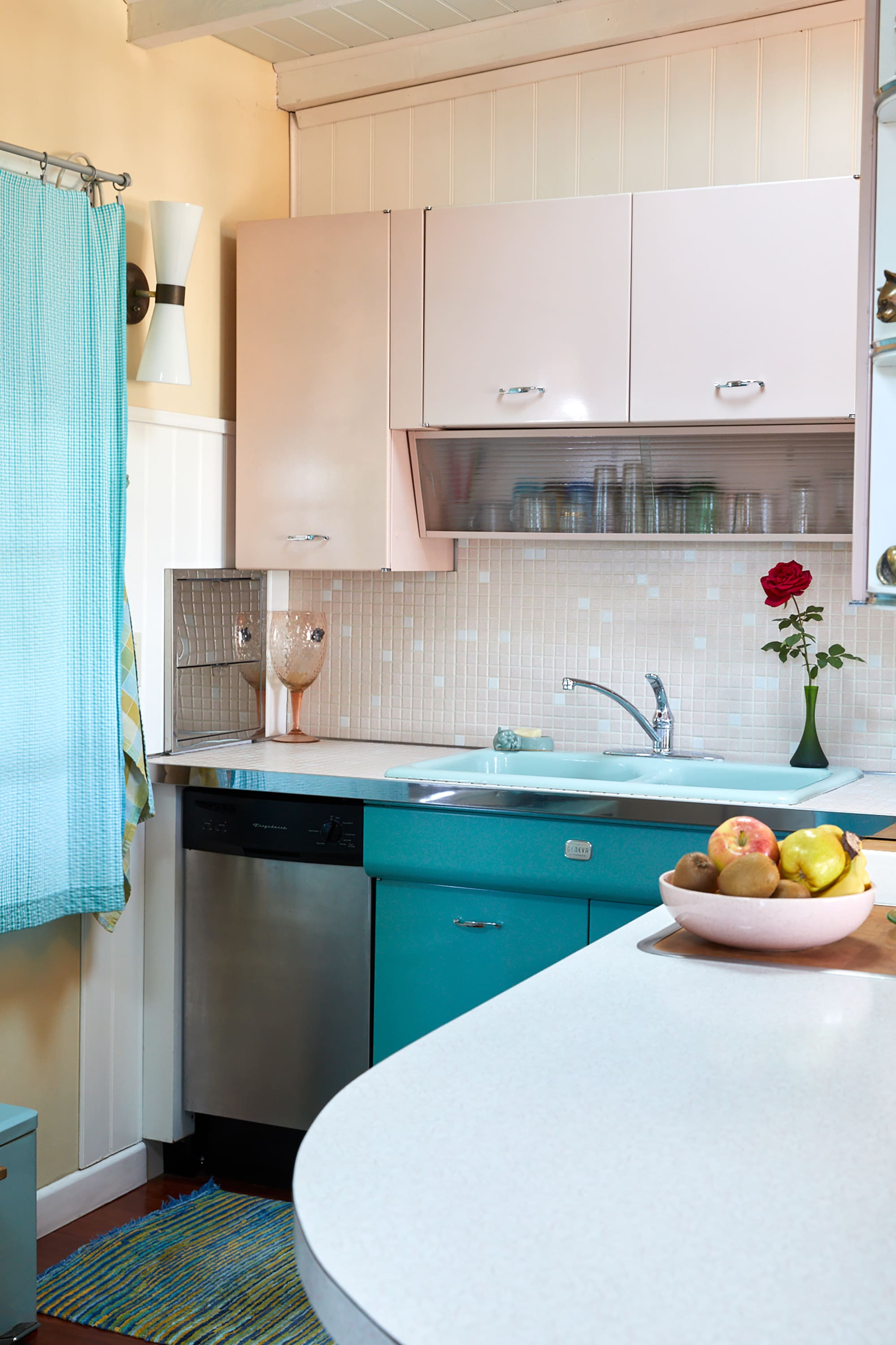 Turquoise kitchen in Geneva