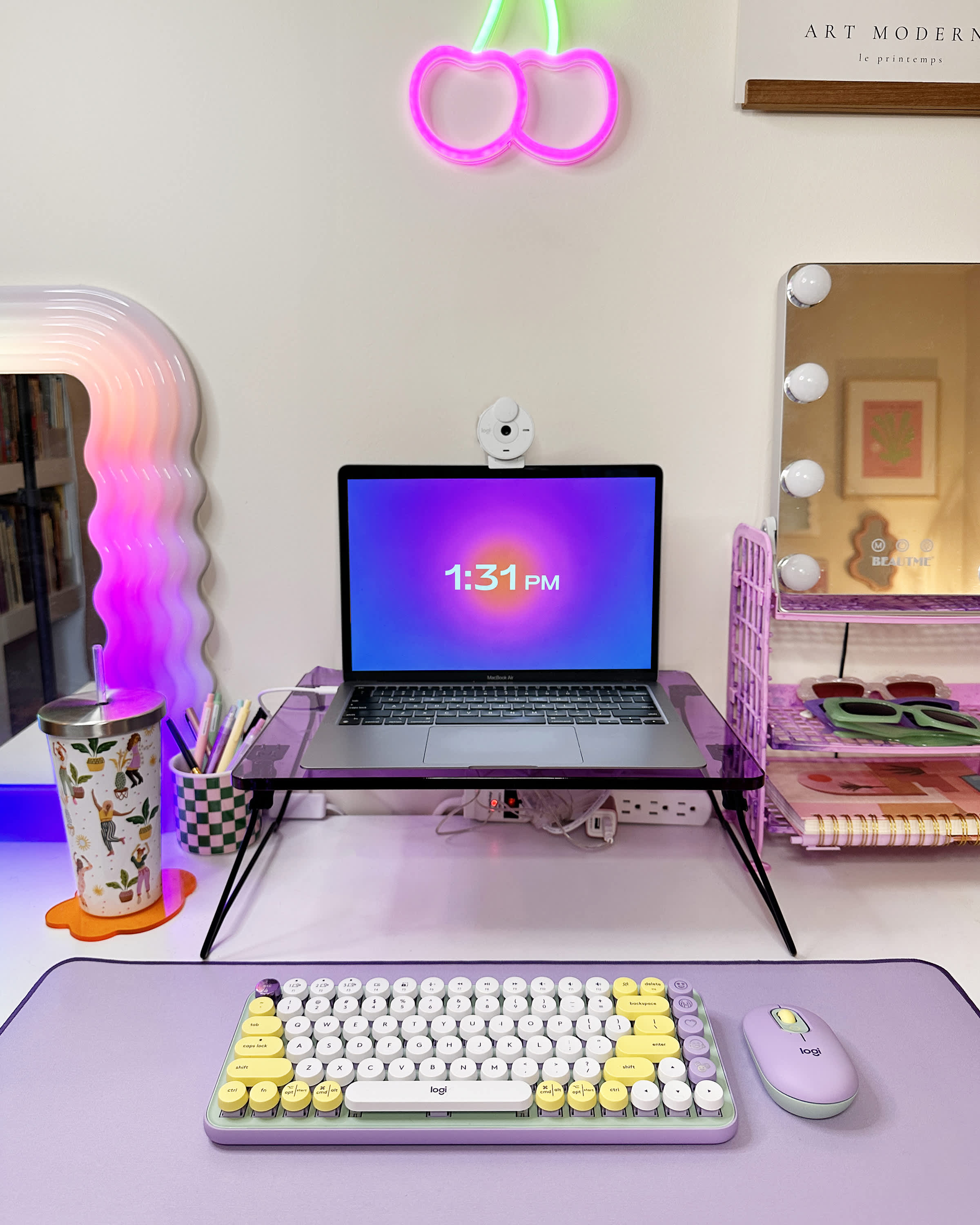 This Y2K-Inspired Desk Setup Proves Keyboards (Yes, Keyboards) Can Be  Stylish