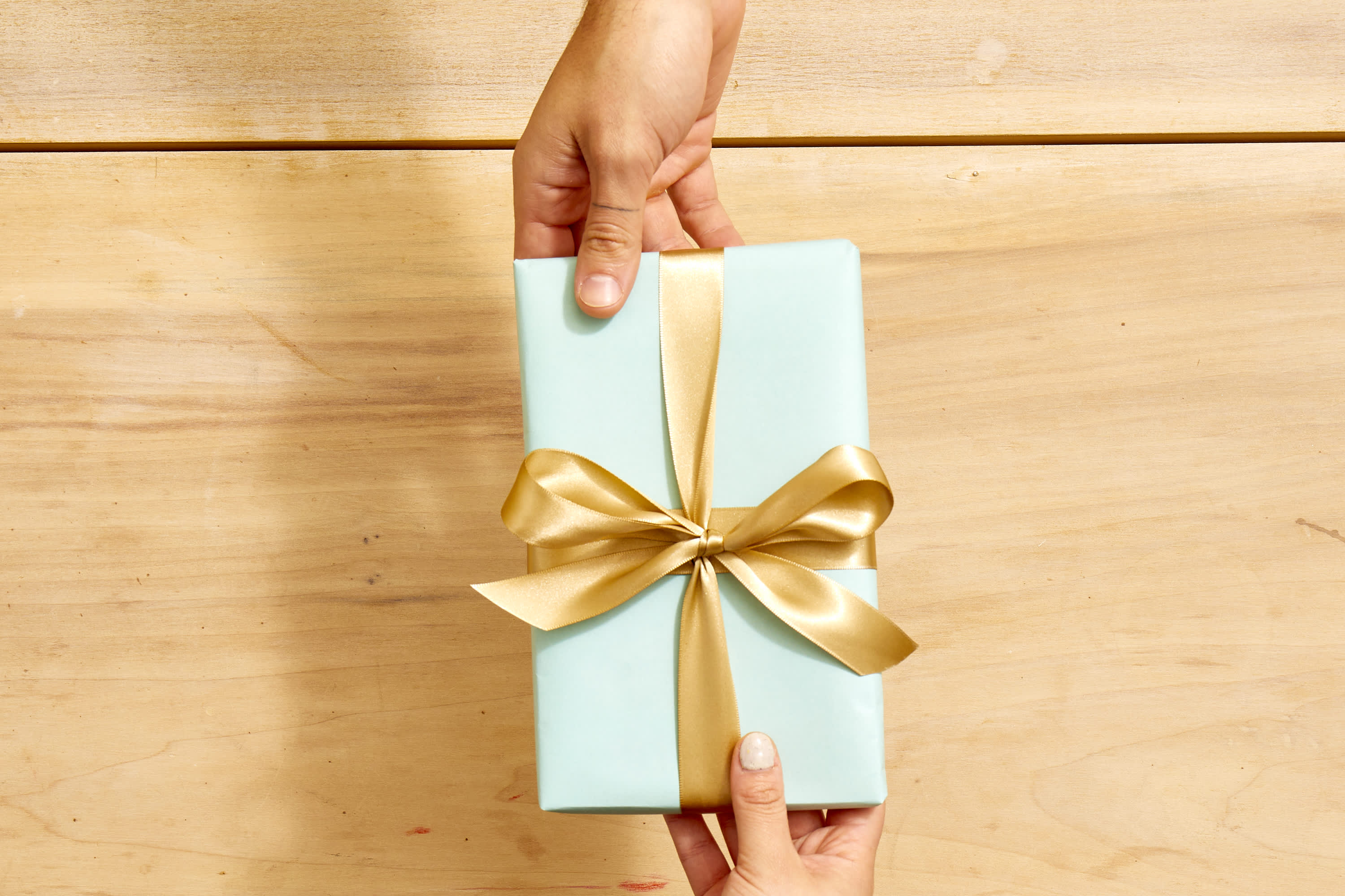 7 Fun Christmas Gift Exchange Games for Family & Friends