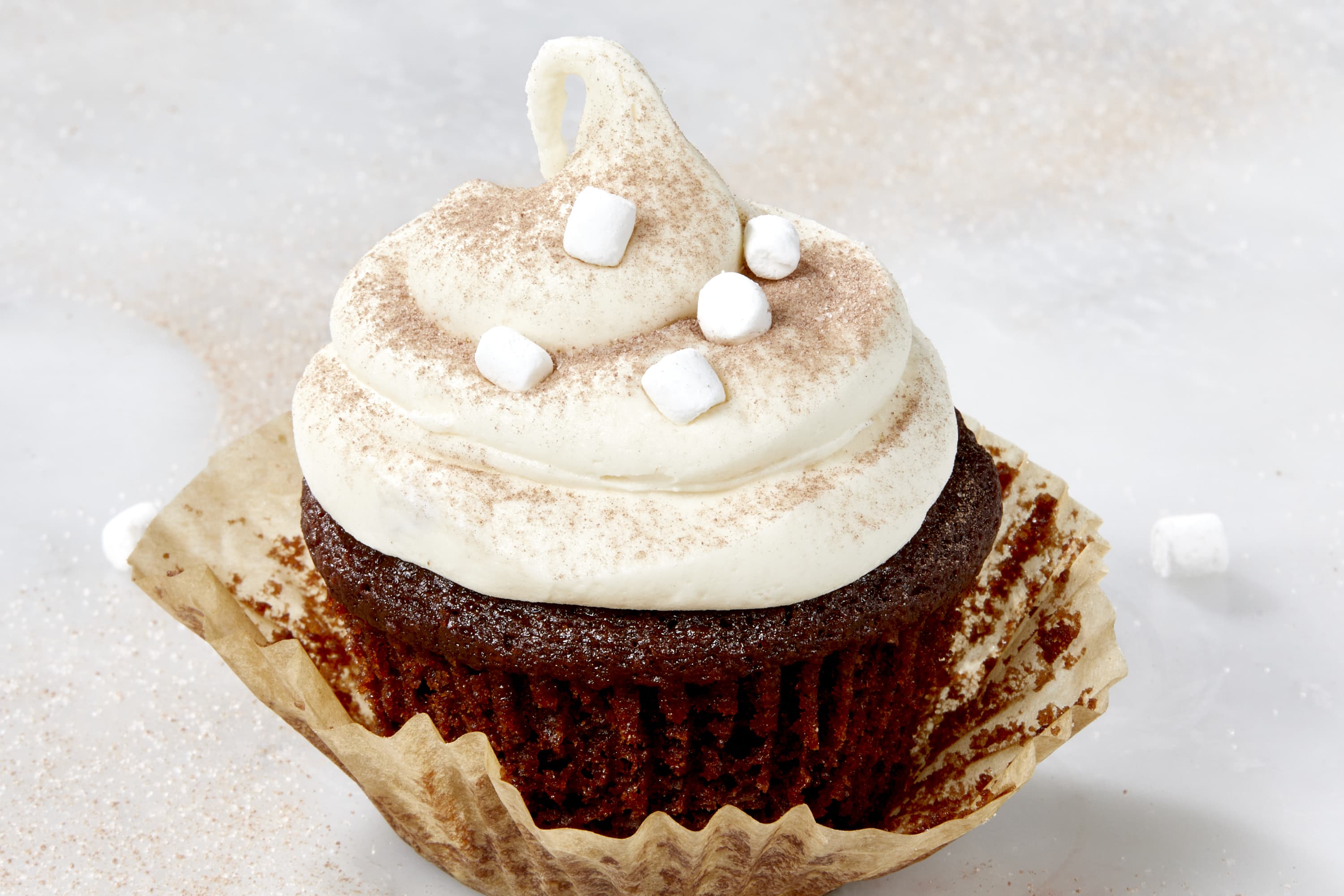 https://cdn.apartmenttherapy.info/image/upload/v1701716852/k/Photo/Recipes/2023-12-hot-cocoa-cupcakes/hot-cocoa-cupcakes-239-horizontal.jpg