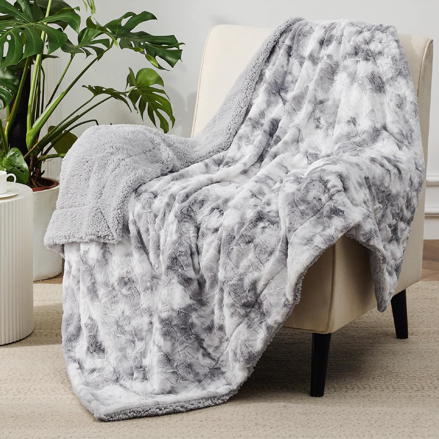 My Cat Is Obsessed With This Ultra-Cozy Shag Throw Blanket