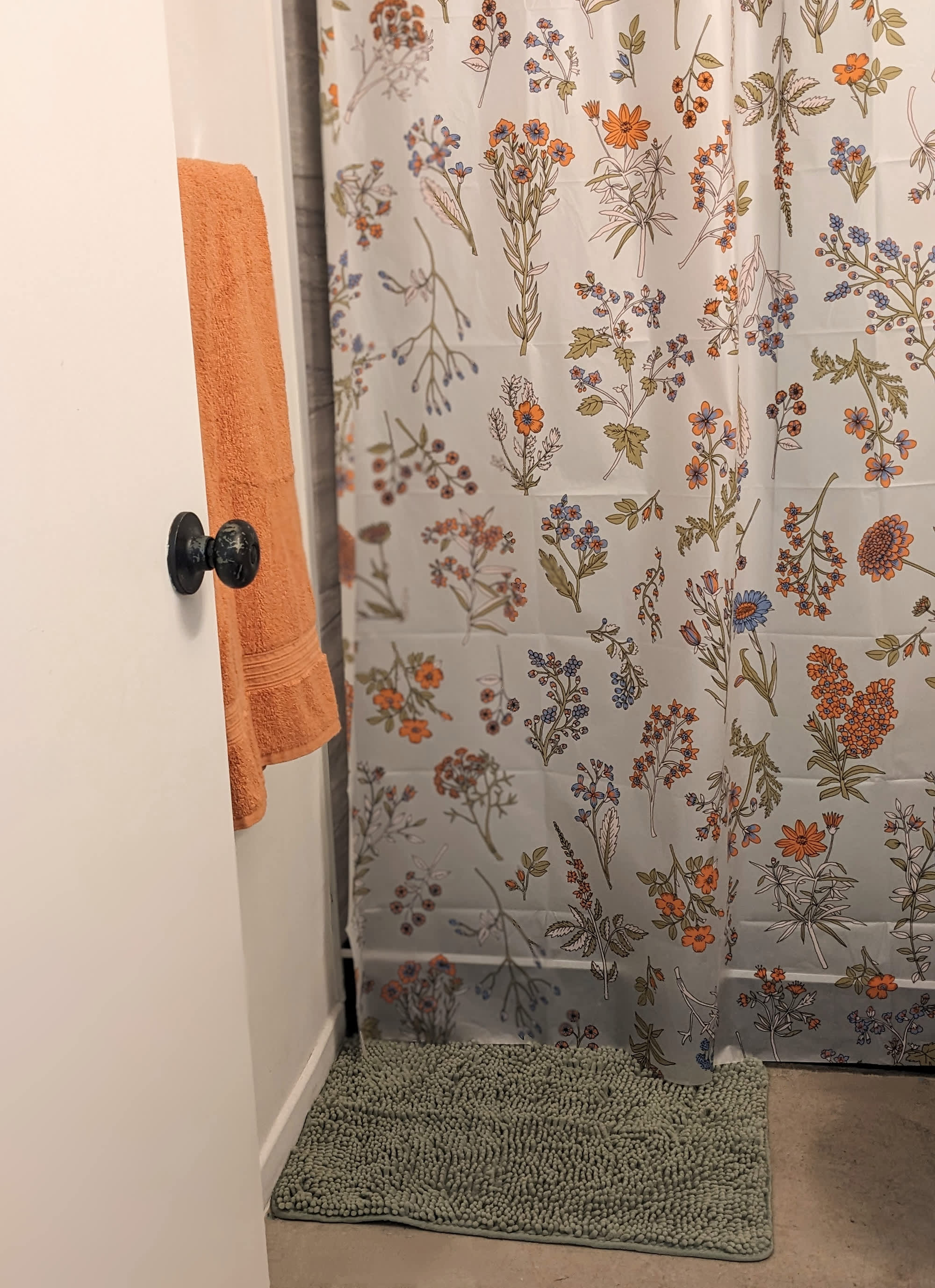 This $9  Bath Mat Is Perfect for My Small Bathroom