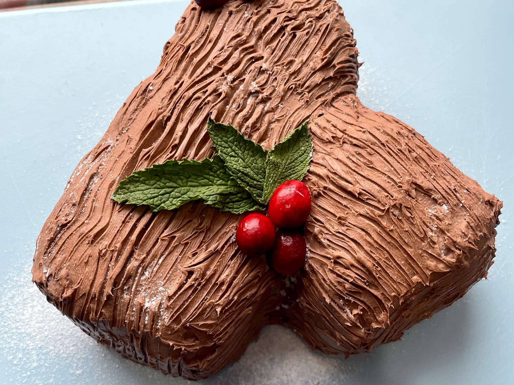 Best Yule Log Recipe - How to Make a Chocolate Yule Log Cake