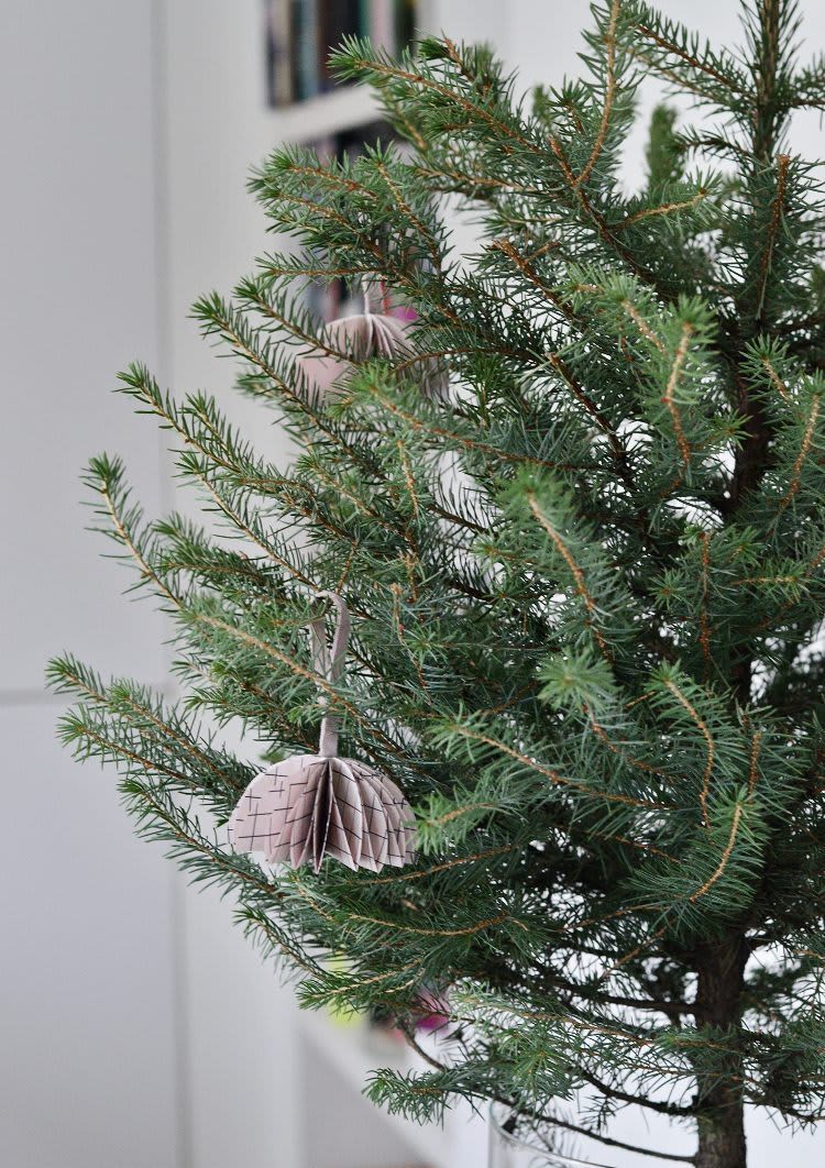 DIY paper Christmas ornaments in modern geometric shapes - Your DIY Family