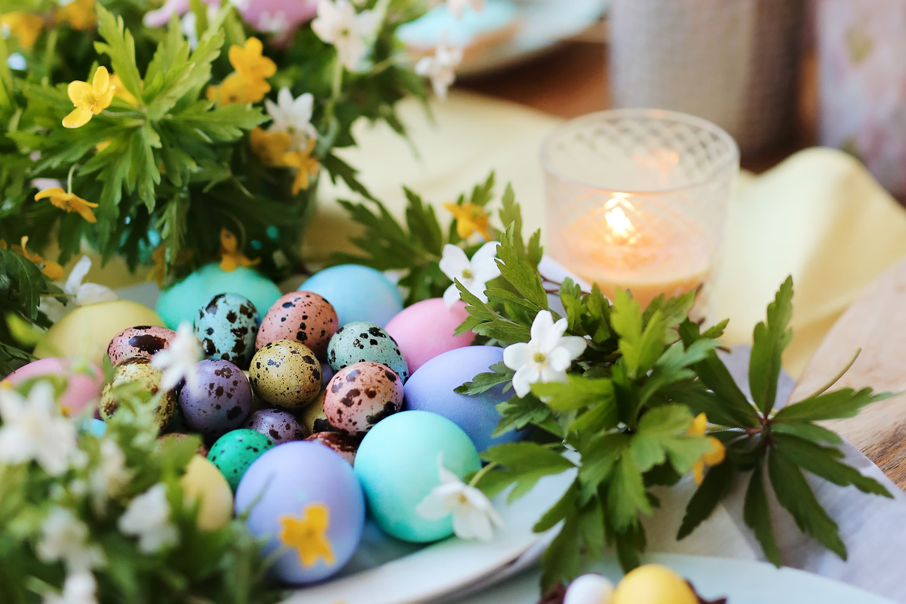 15 Pretty Easter Table Decor Ideas (That Aren't Just Bunnies!)