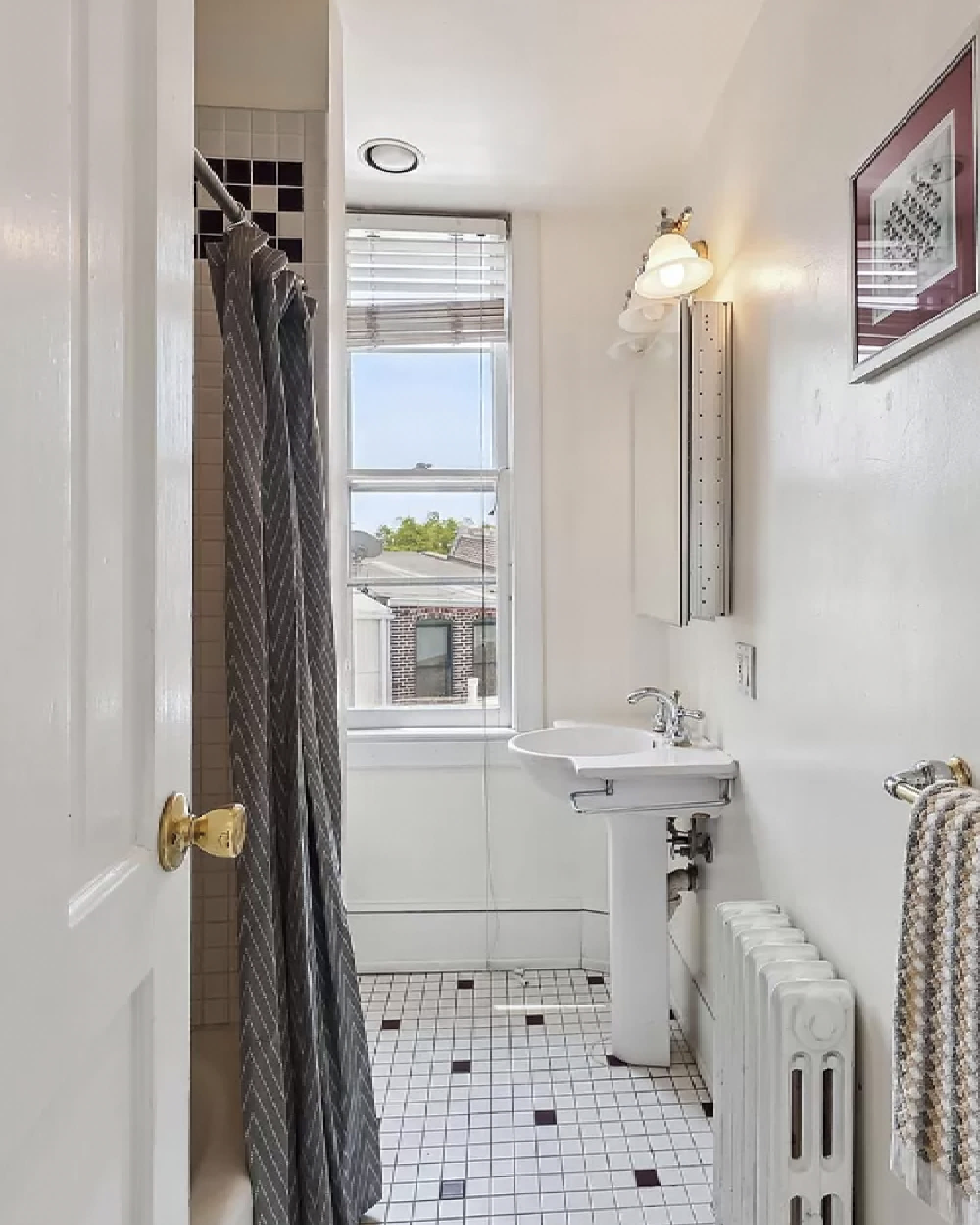 See How I Transformed My Tiny '90s Bathroom to Feel Bigger
