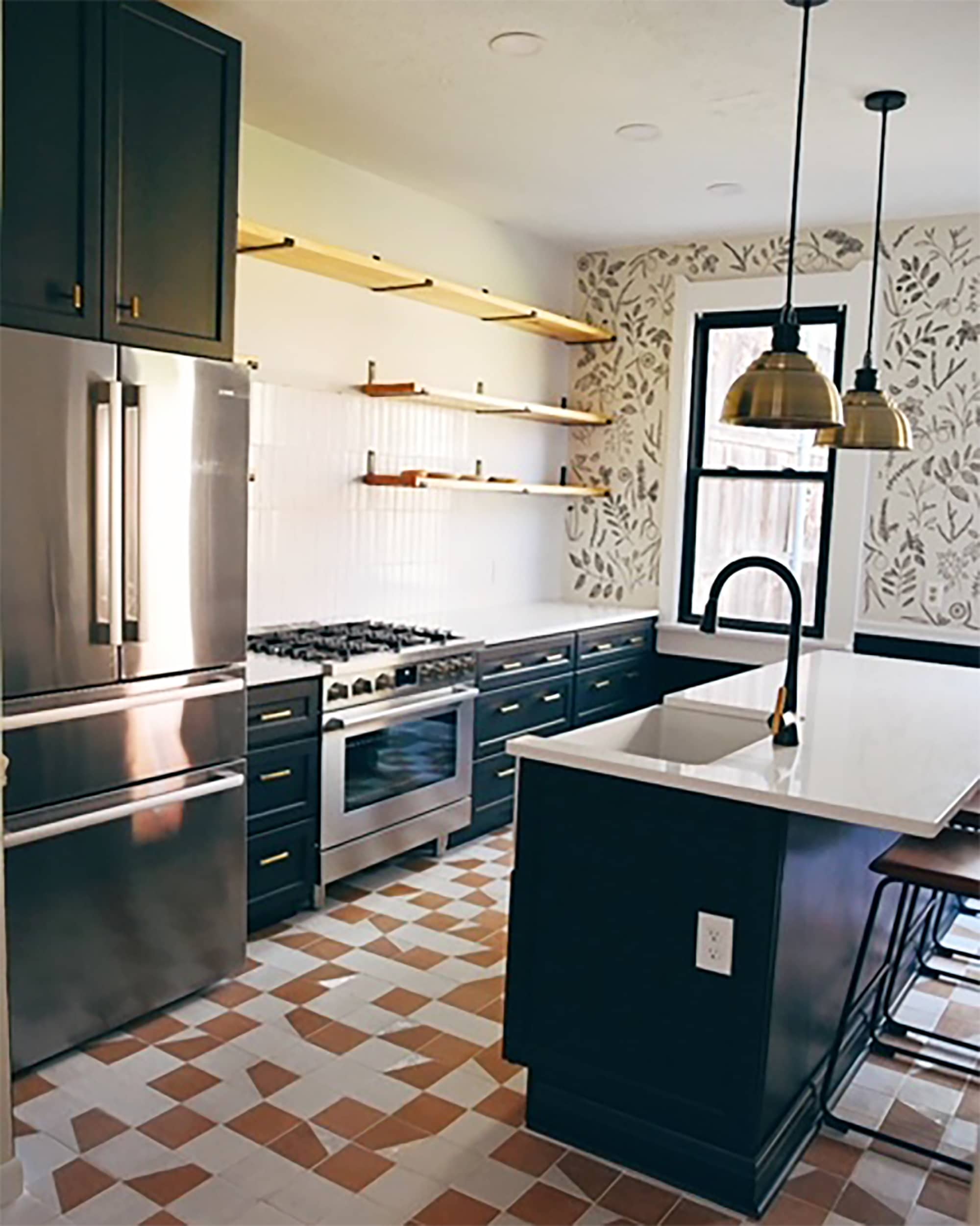 Before & After: Navy Cabinets Transform a “Dated” Kitchen | The Kitchn