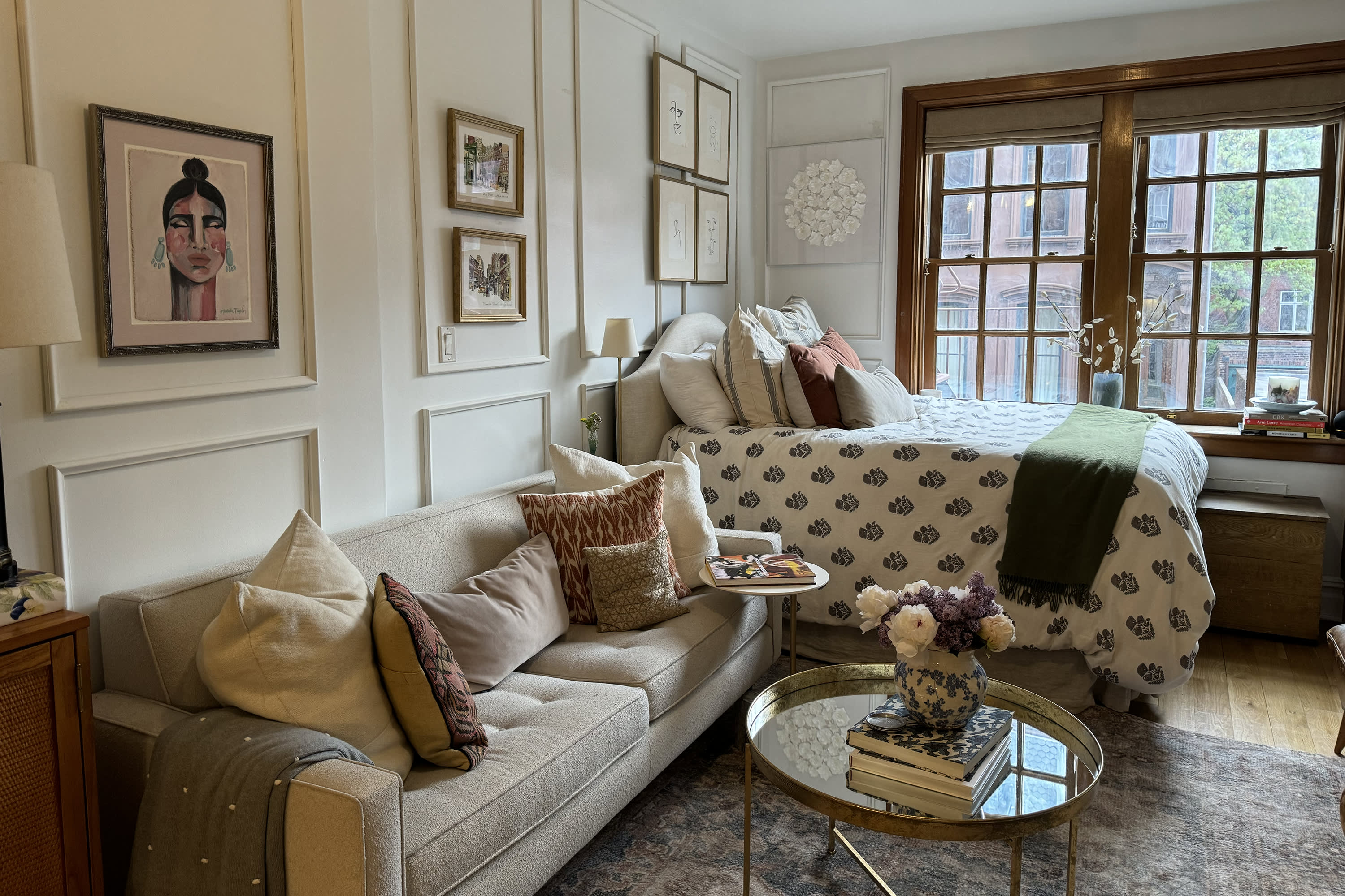 10 Reasons to Put a Bed in the Corner of Your Bedroom | Apartment Therapy, image size:3000x2000