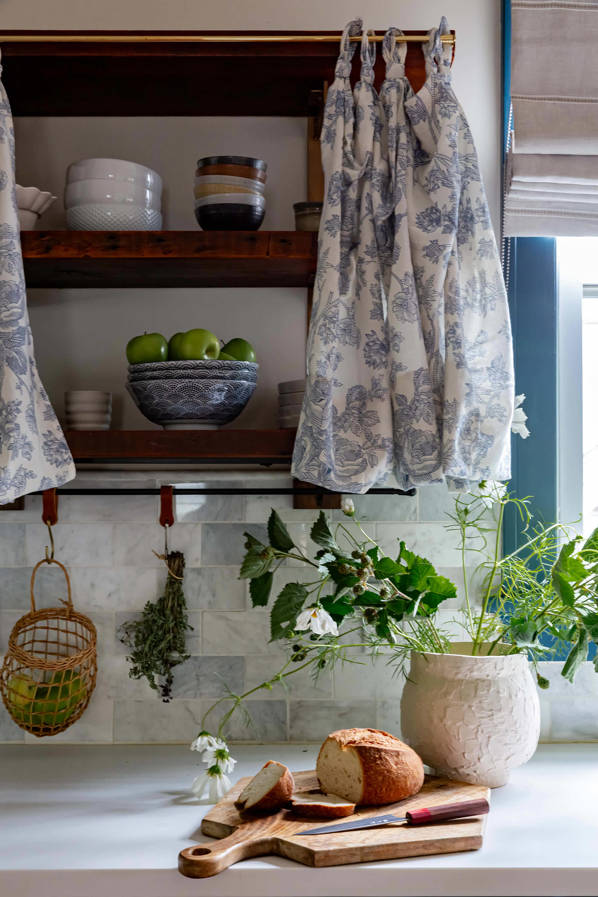 See How Fabric Transforms the Open Shelving in This Kitchen | Apartment  Therapy, image size:2000x3000
