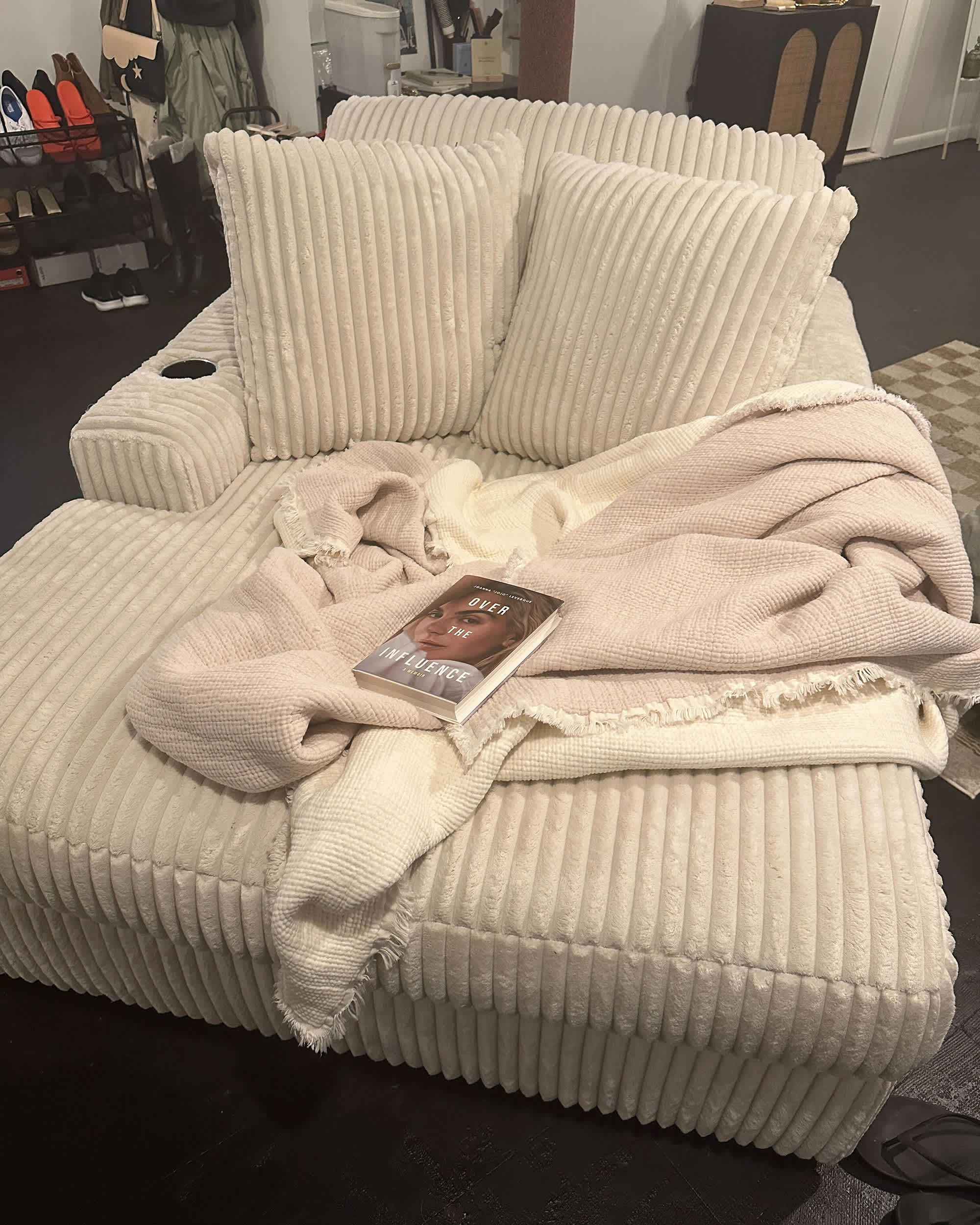 Lindyn Chaise Lindyn Chaise