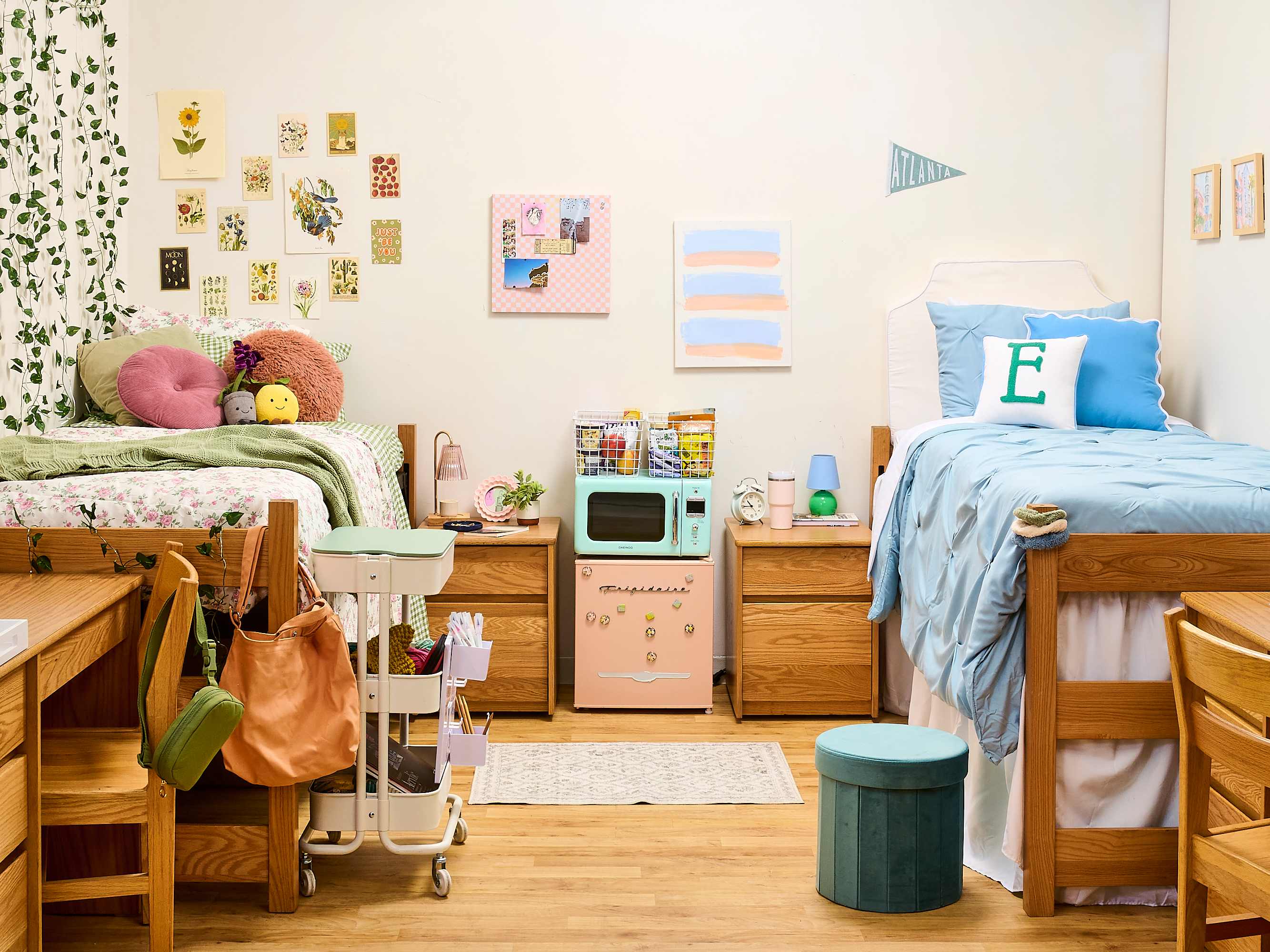 Dorm Therapy: All the College Dorm Room Decor Ideas | Dorm Therapy, image size:2667x2000