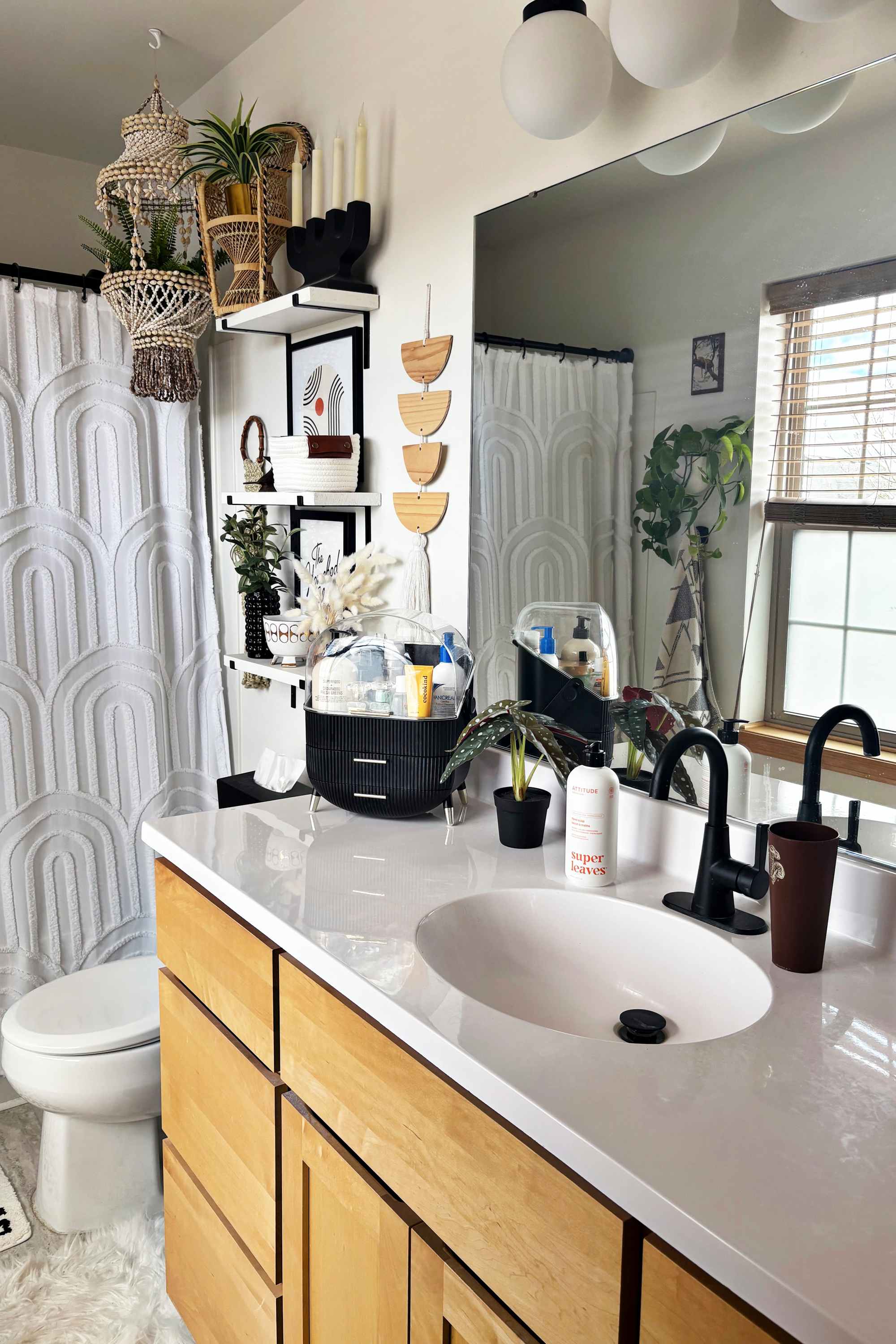 How To Decorate A Small Bathroom Counter