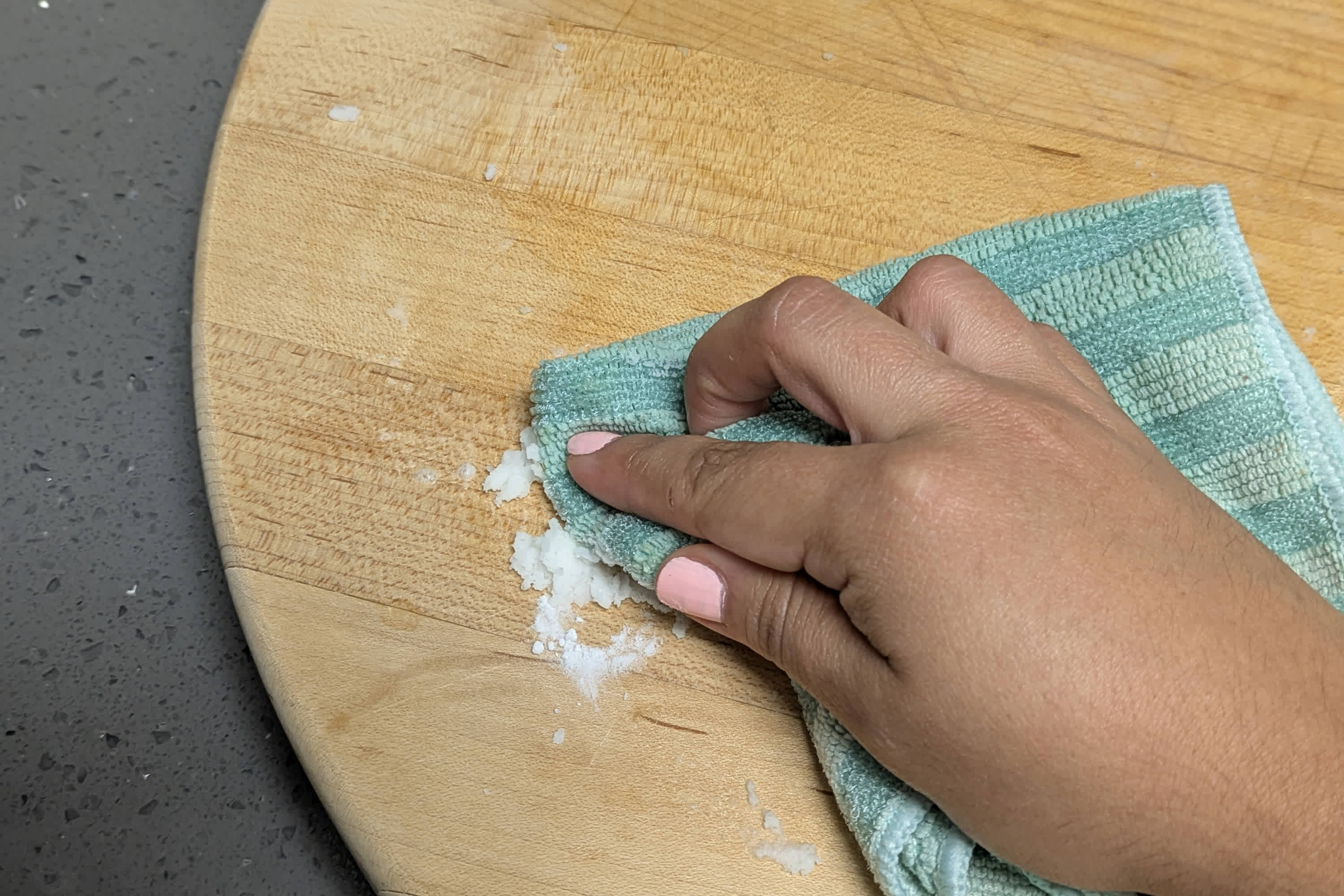 How to Sanitize Wooden Cutting Board: Easy Steps for Deep Clean