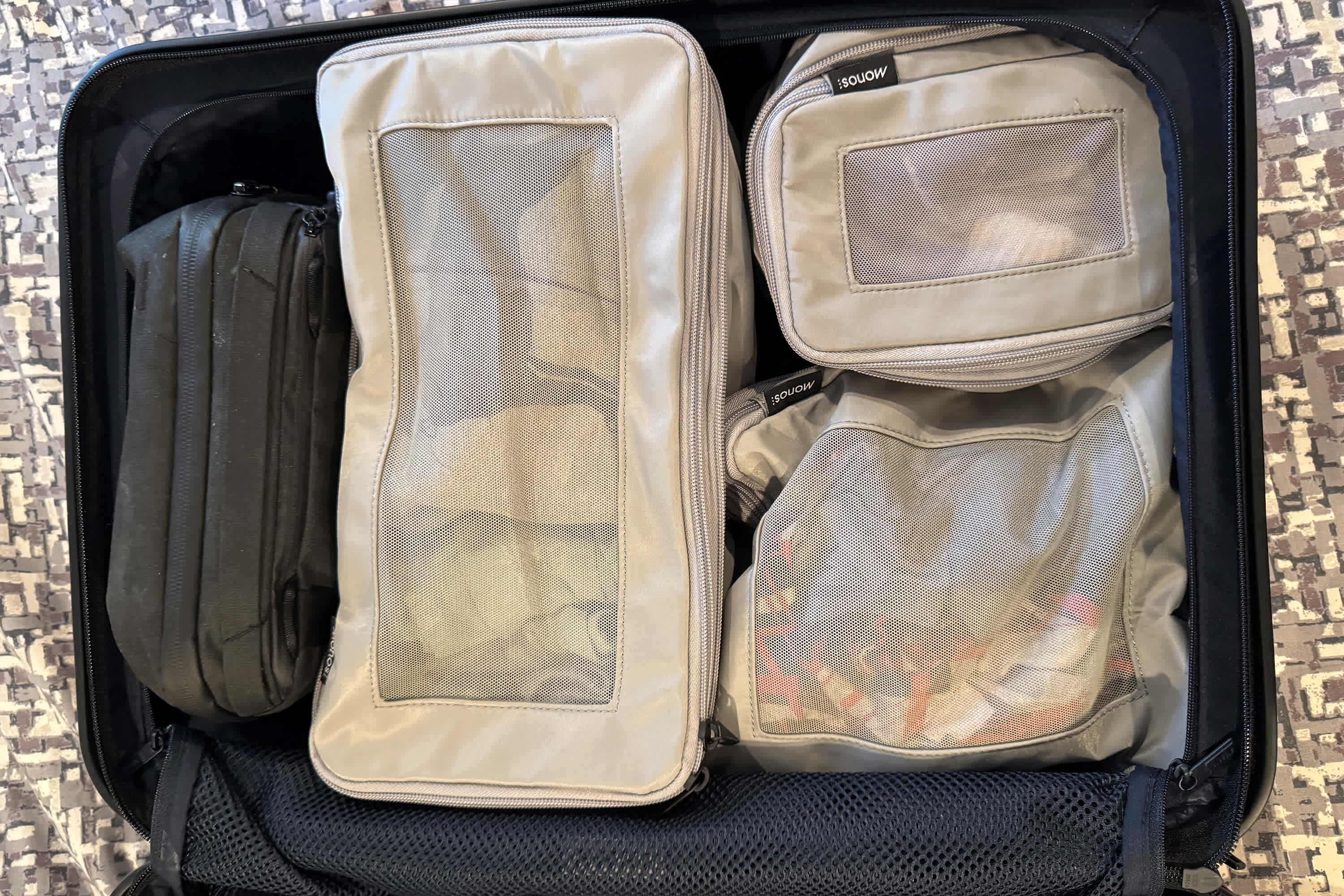 https://cdn.apartmenttherapy.info/image/upload/v1750798025/at/organize-clean/2025/2025-06/pro-organizer-tips-for-packing-carry-on/pro-organizer-tips-for-packing-carry-on-3.jpg