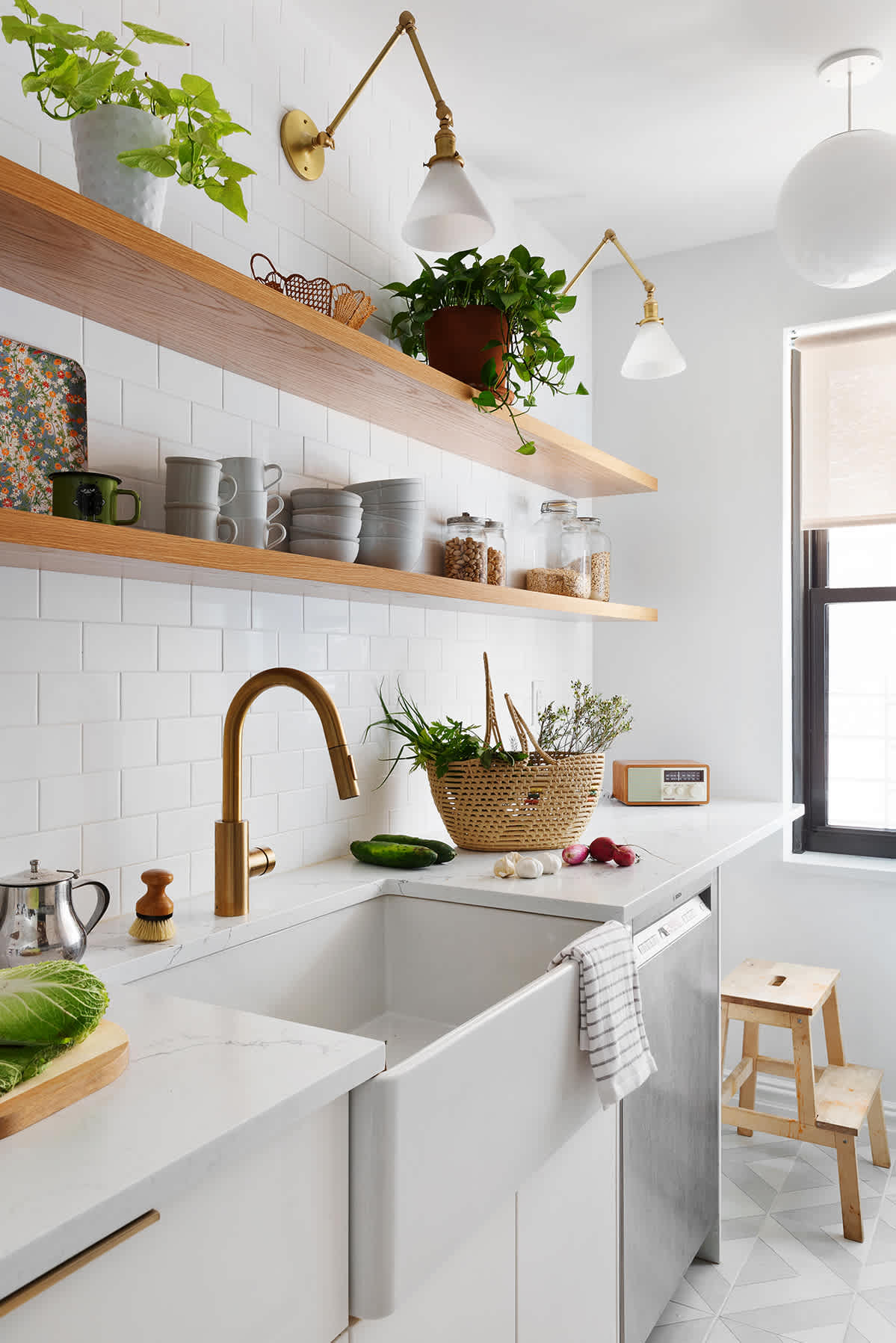 What Shade of White is Best for Kitchen Walls: Expert Picks 2 What Shade of White is Best for Kitchen Walls: Expert Picks
