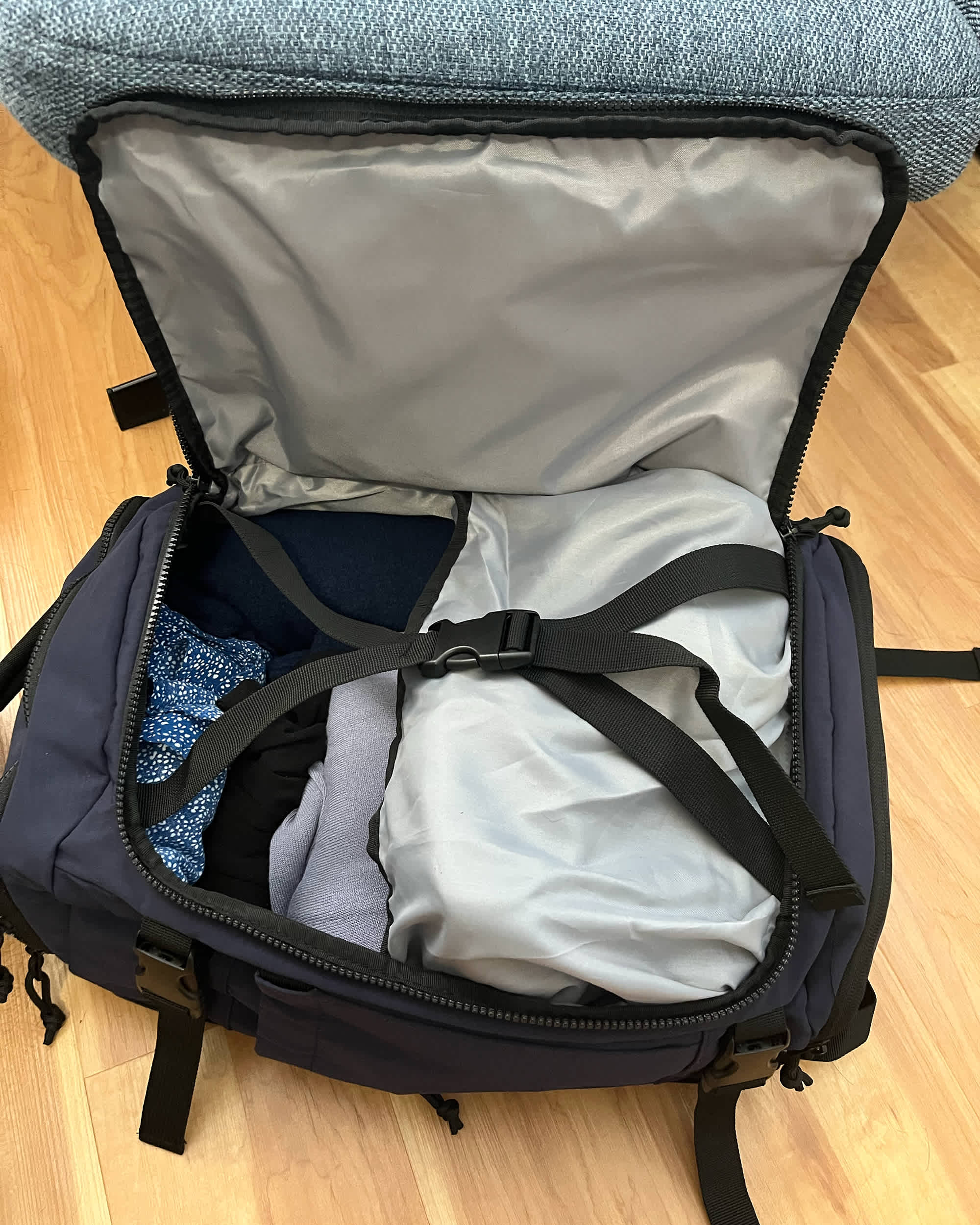 BAGSMART Blast 28L Travel Backpack Carry On Personal Item Blue Laptop bag NWT BAGSMART Blast Travel Backpack Review | Pack Hacker main image 4