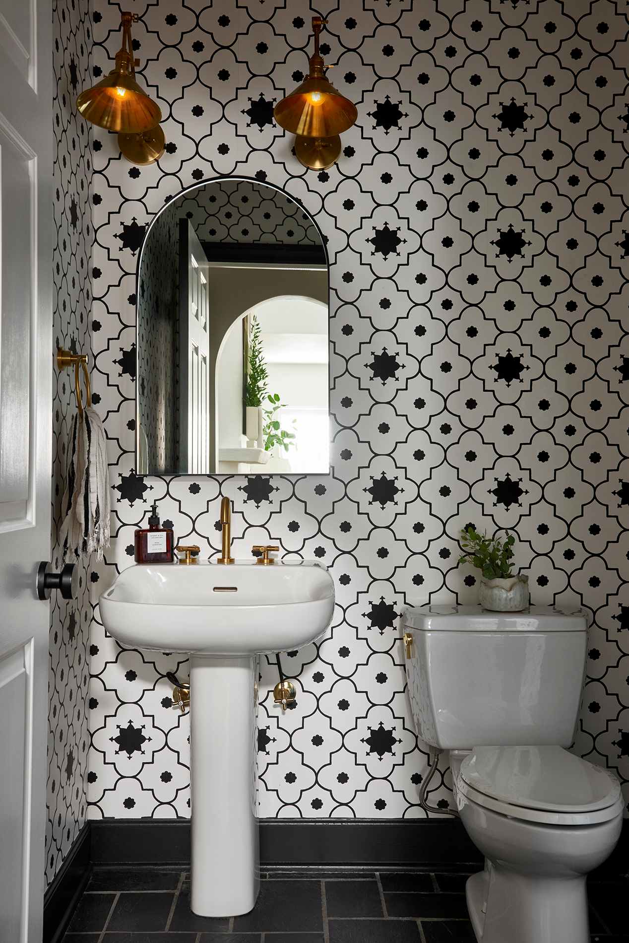 60 Half-Bathroom Design Ideas: Pro Style Tips | Apartment Therapy, image size:1268x1900