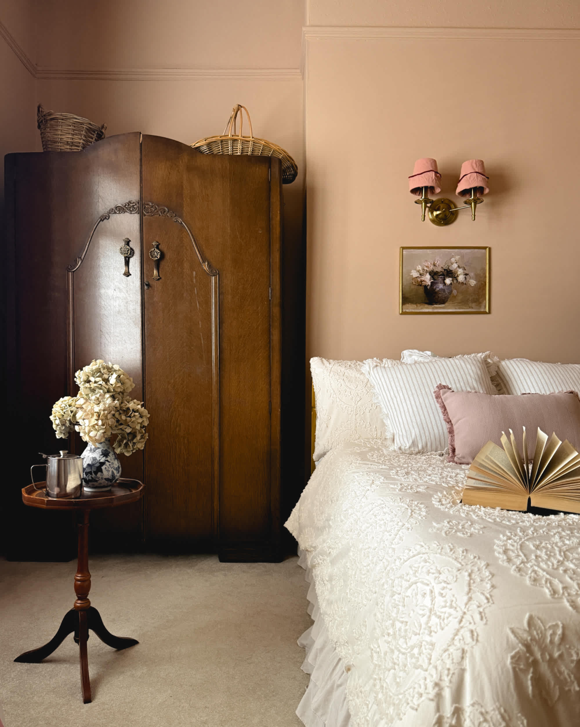 A Bedroom Gets a Makeover with Color Drenching \u0026 Clever DIYs | Apartment  Therapy, image size:2000x2504