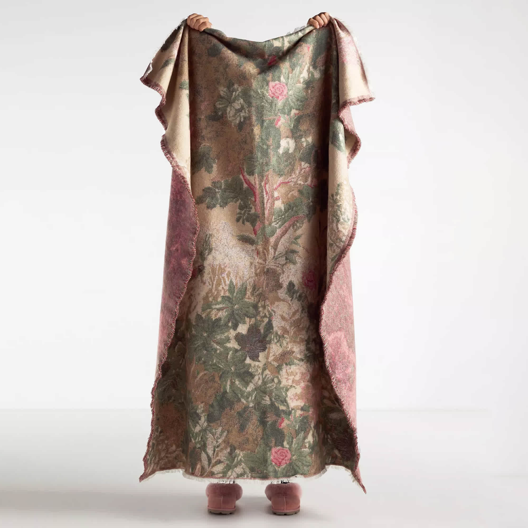 woven-jacquard-patterned-throw