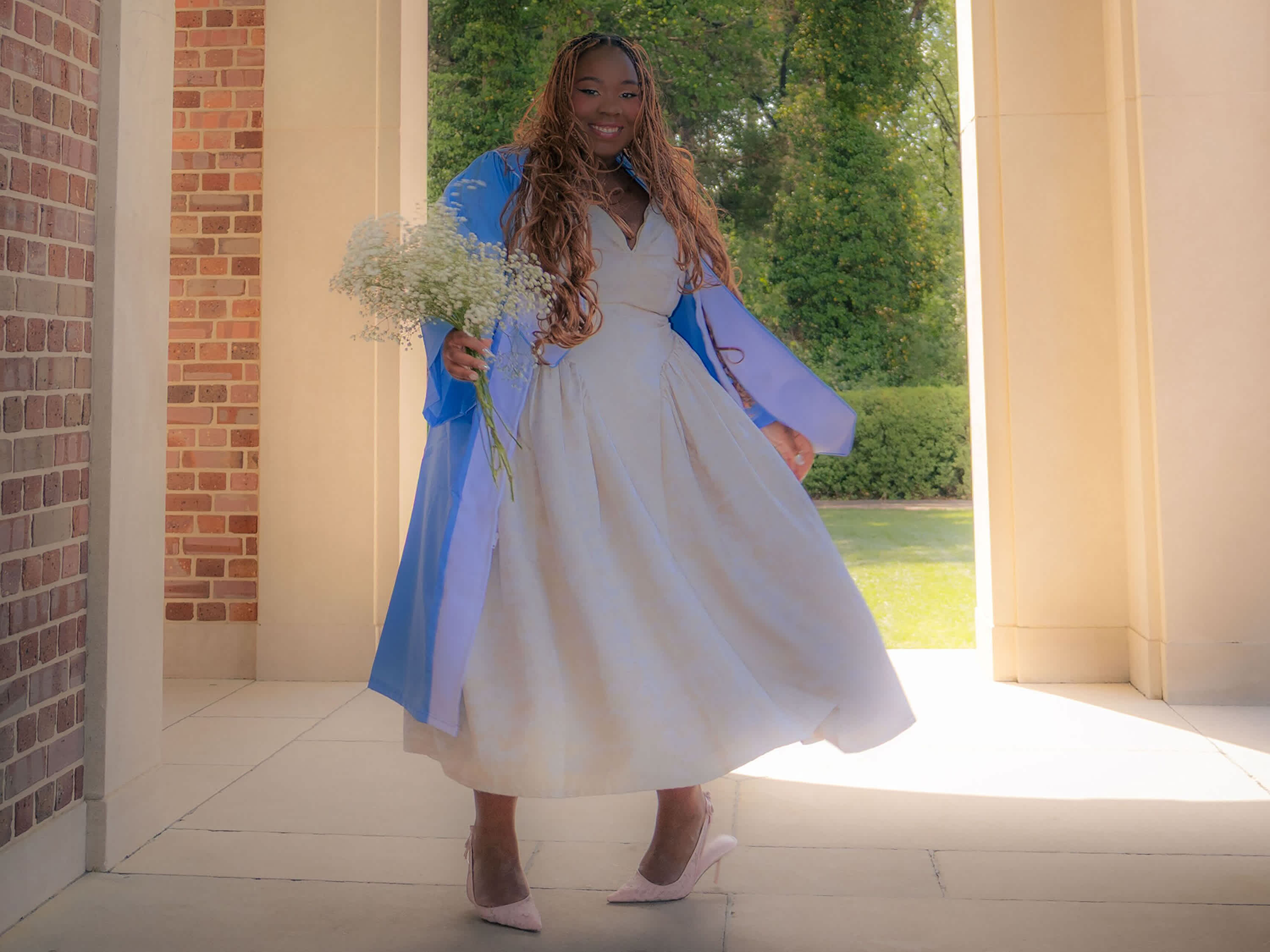 43 Cute Grad Photo Shoot Poses, According to a College Senior | Dorm Therapy 43 Cute Grad Photo Shoot Poses, According to a College Senior | Dorm Therapy